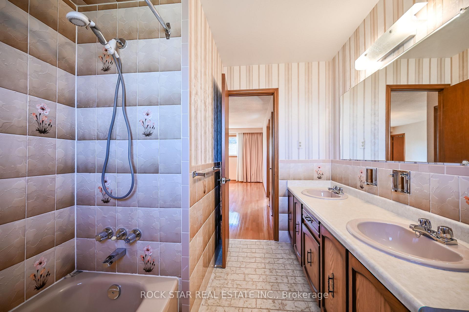 Photo 30 of 321 Creelman Road, Mississauga, Cooksville — HOMEH