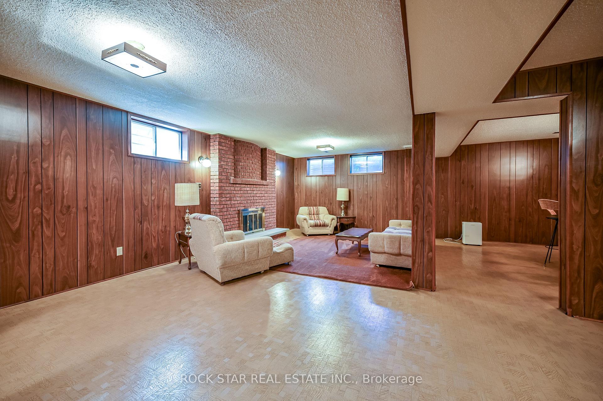 Photo 32 of 321 Creelman Road, Mississauga, Cooksville — HOMEH