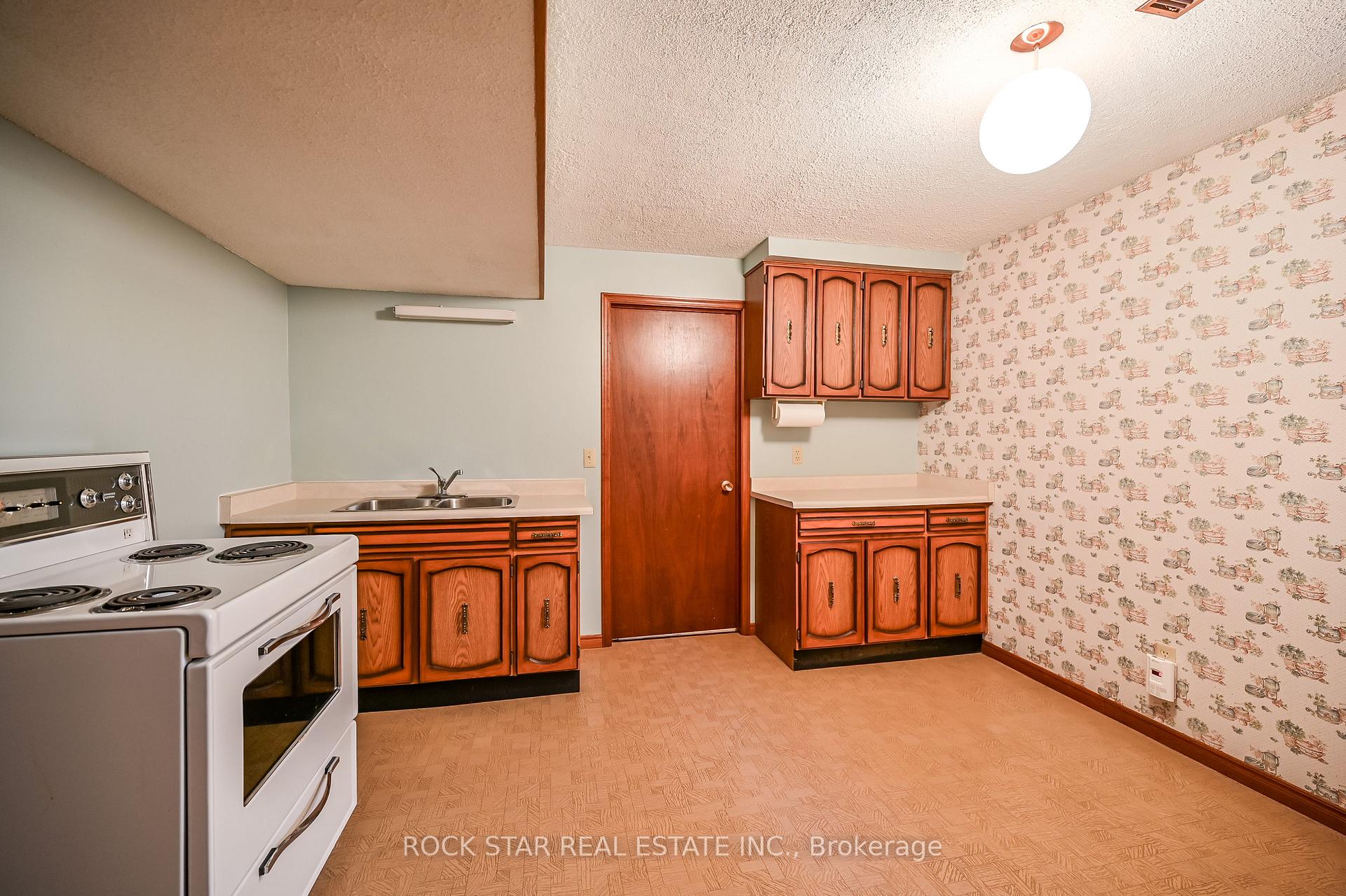 Photo 41 of 321 Creelman Road, Mississauga, Cooksville — HOMEH