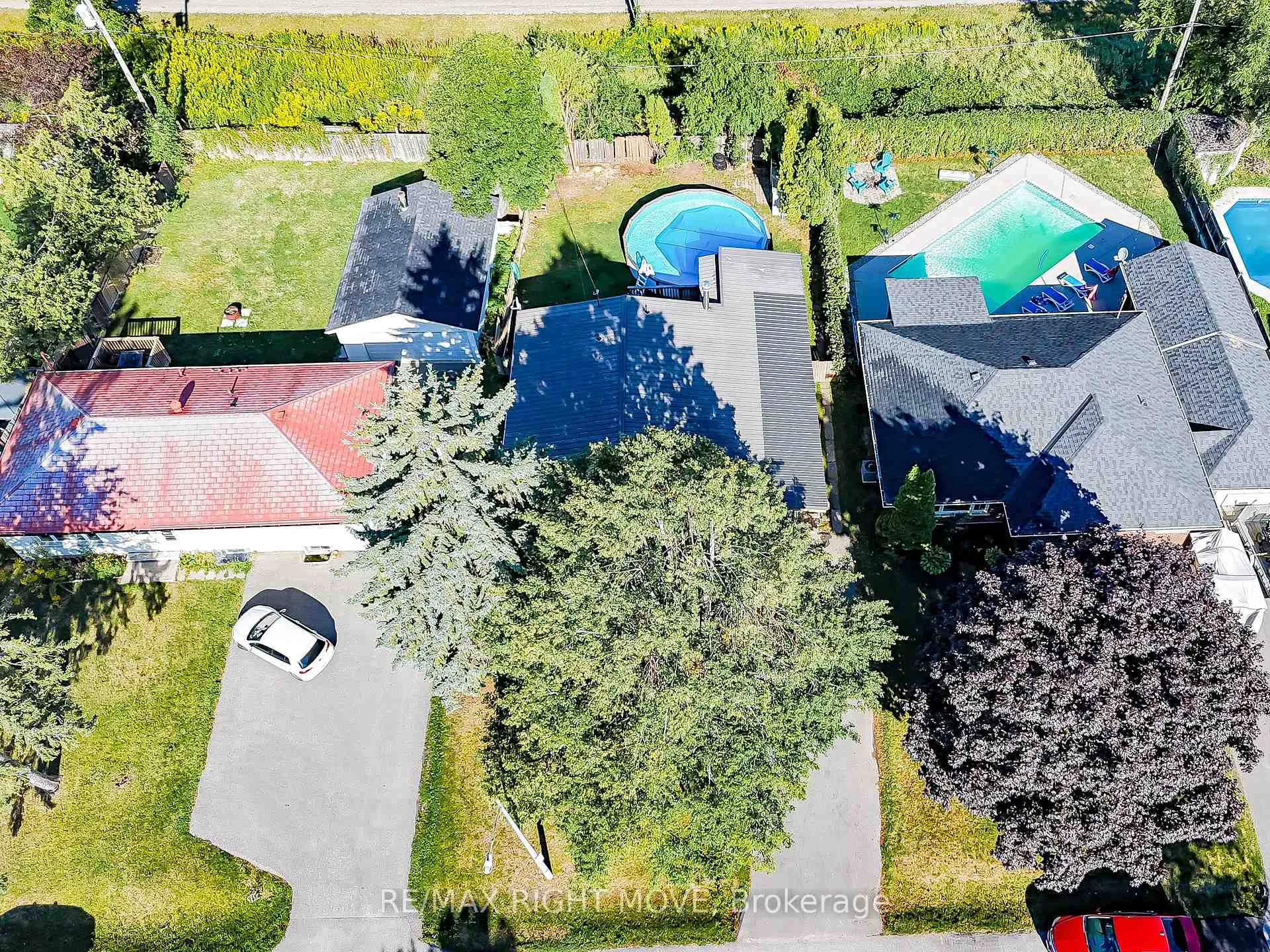 Photo 3 of 348 Collins Drive, Orillia — HOMEH