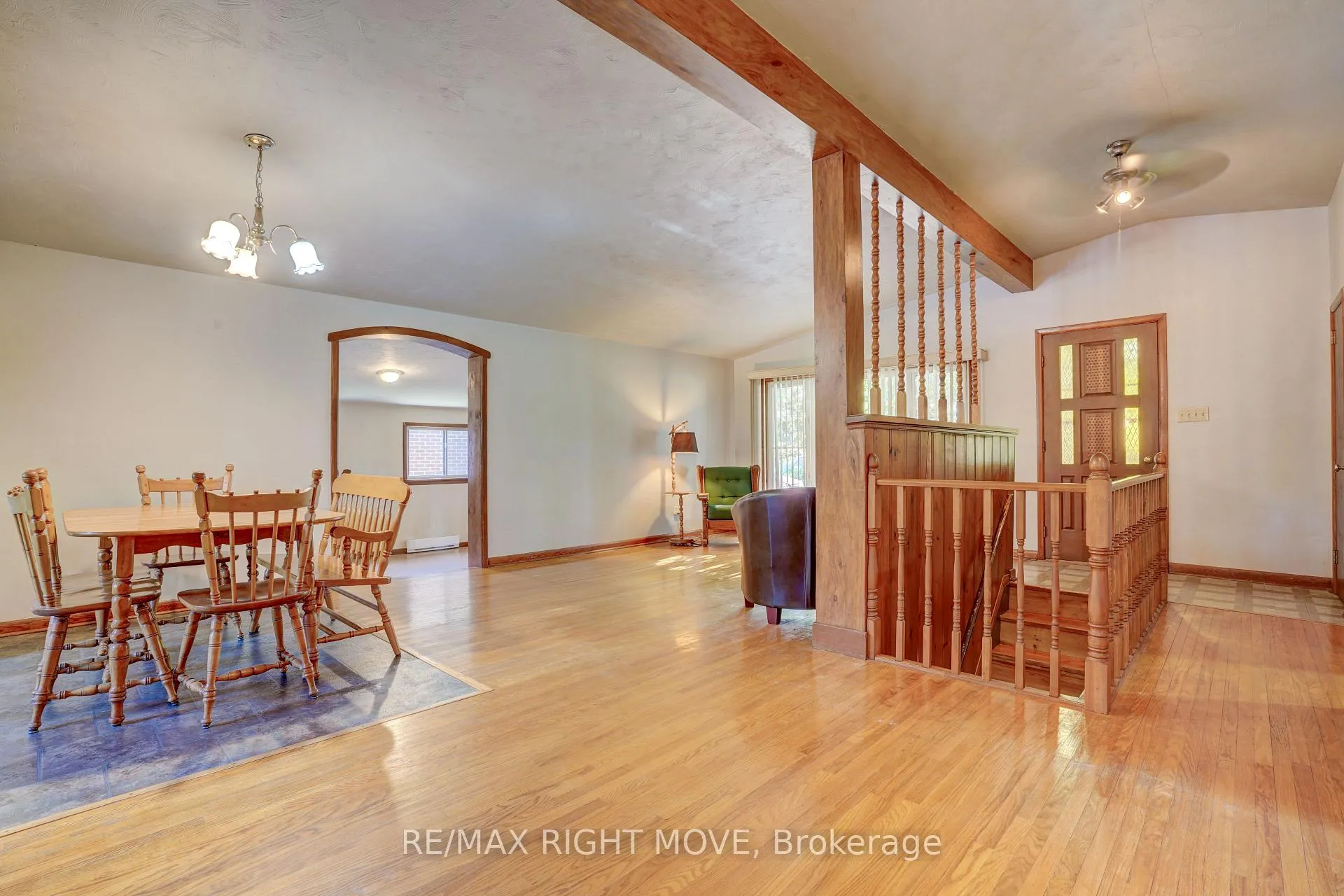 Photo 5 of 348 Collins Drive, Orillia — HOMEH