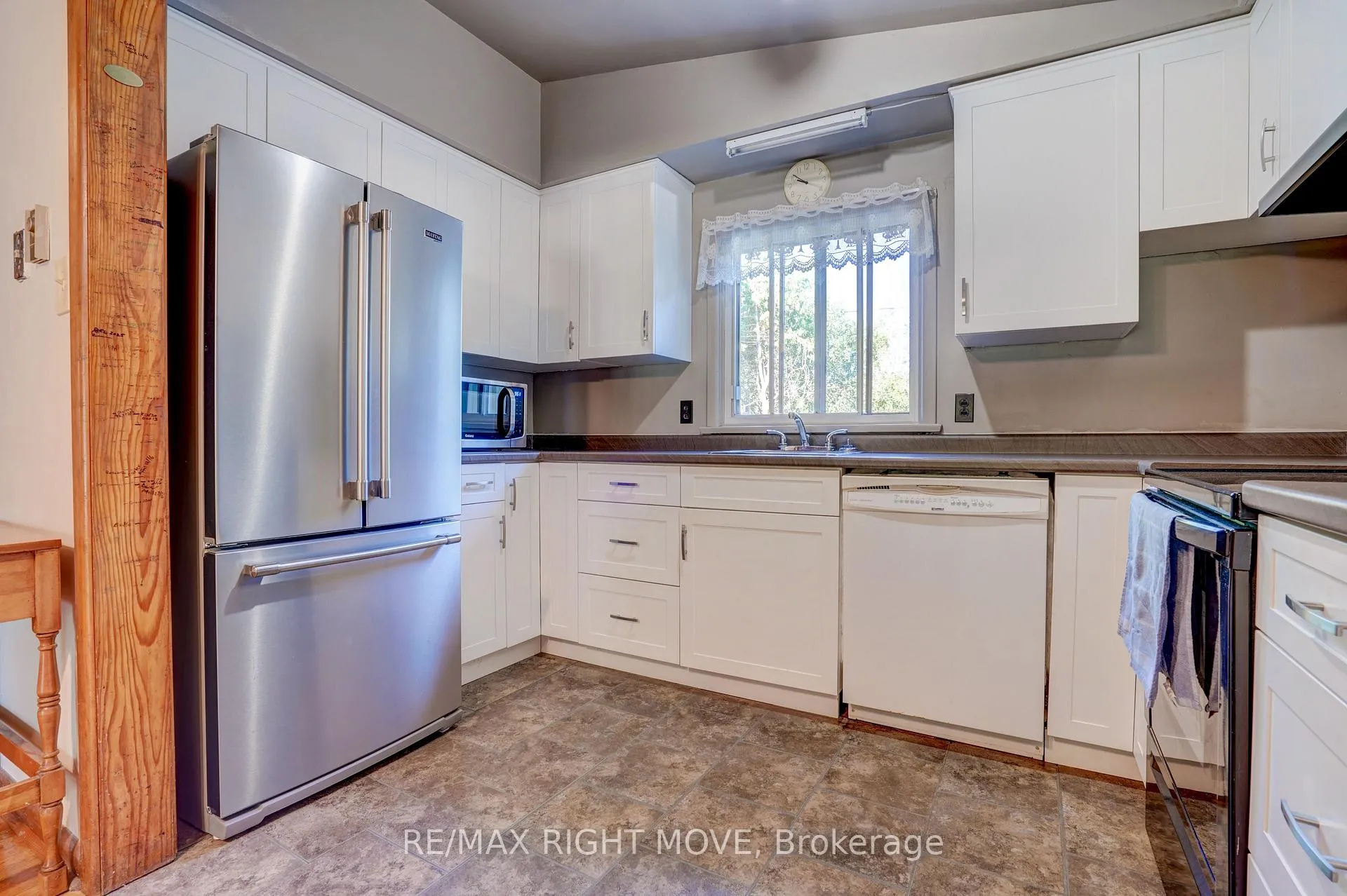 Photo 8 of 348 Collins Drive, Orillia — HOMEH