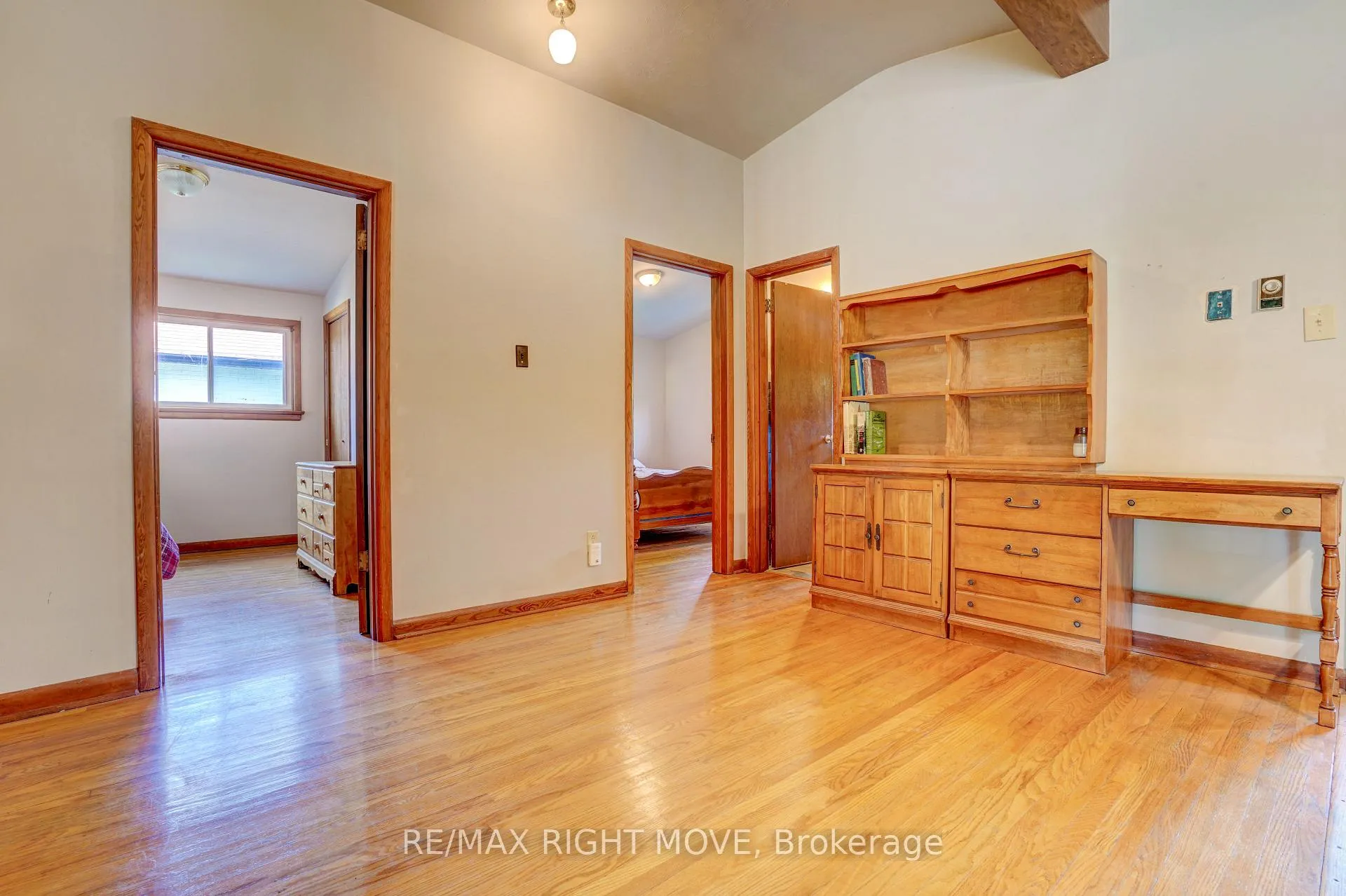 Photo 10 of 348 Collins Drive, Orillia — HOMEH