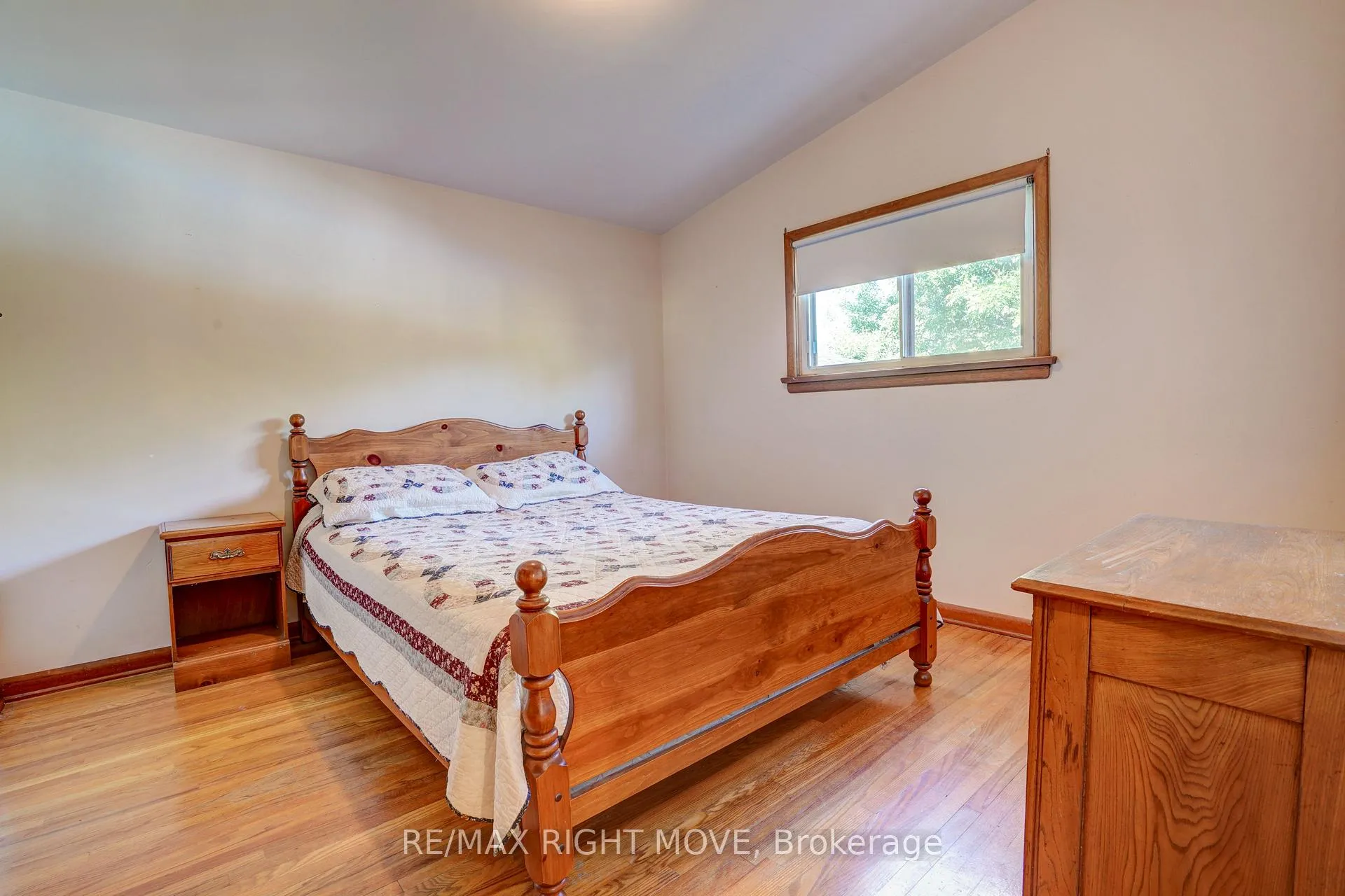 Photo 12 of 348 Collins Drive, Orillia — HOMEH