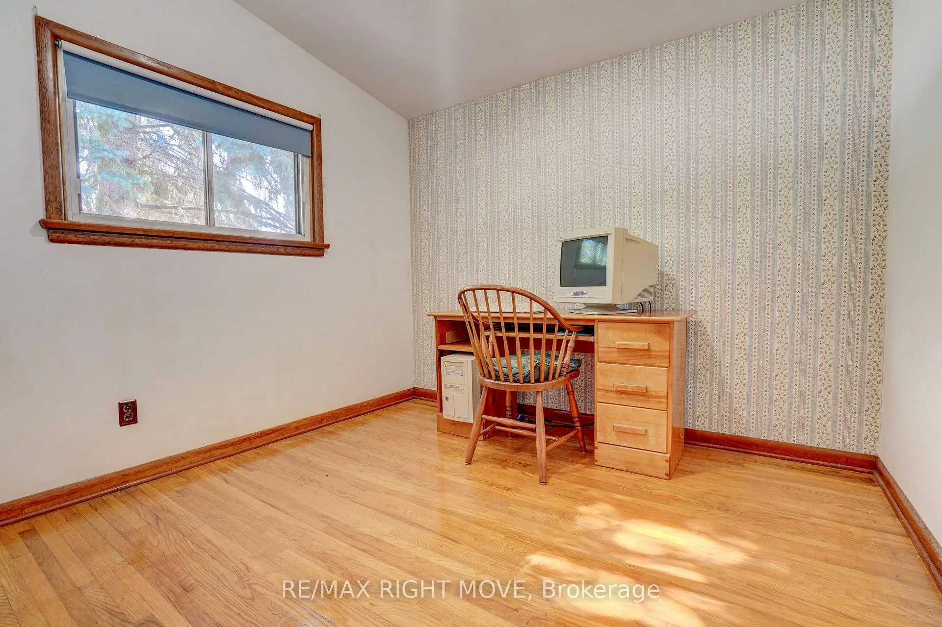 Photo 14 of 348 Collins Drive, Orillia — HOMEH