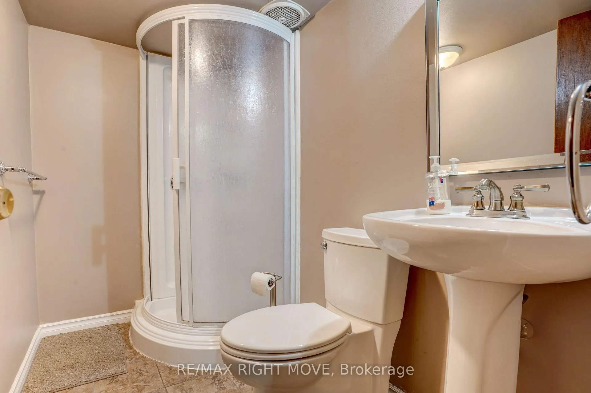 Photo 22 of 348 Collins Drive, Orillia — HOMEH