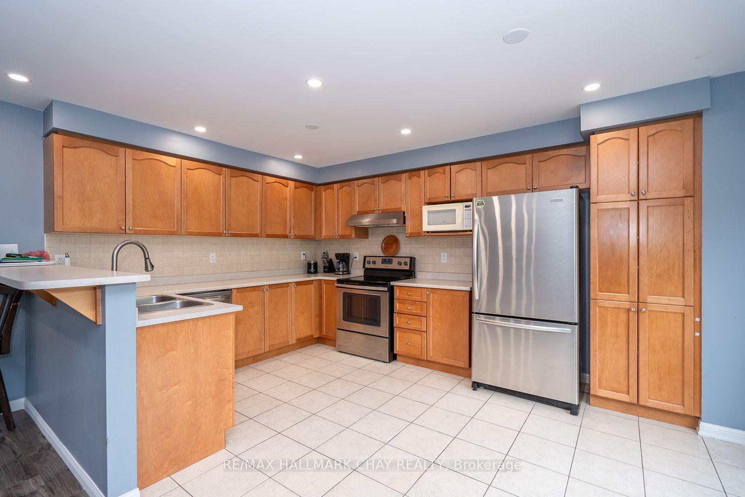 Photo 5 of 38 Steele Street, New Tecumseth, Alliston — HOMEH
