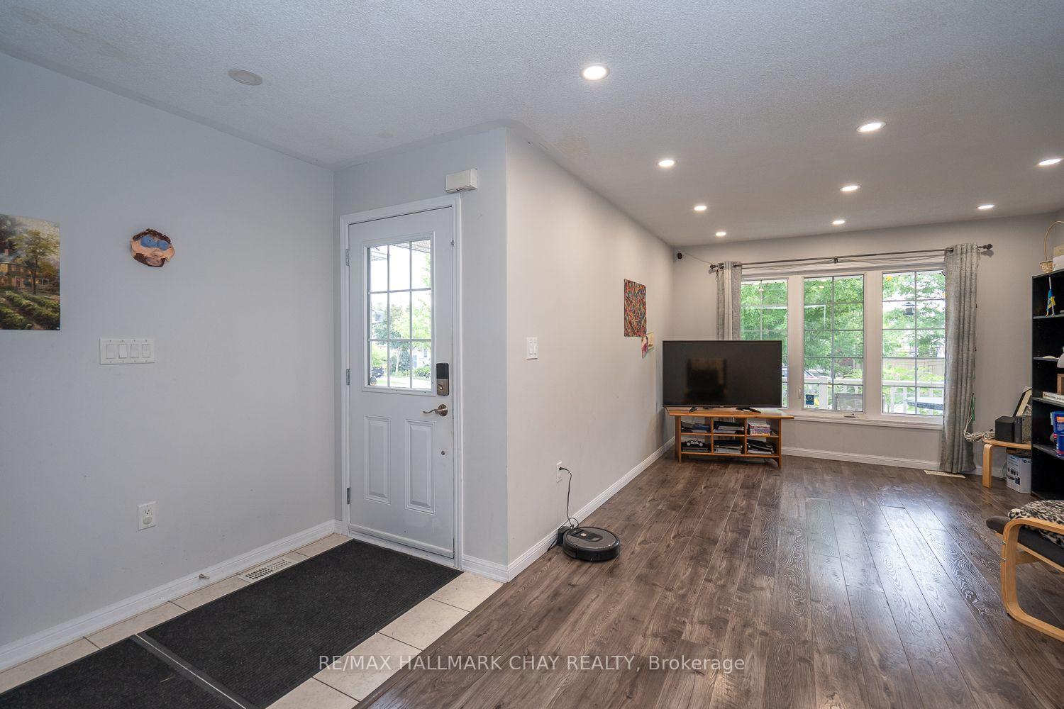 Photo 8 of 38 Steele Street, New Tecumseth, Alliston — HOMEH