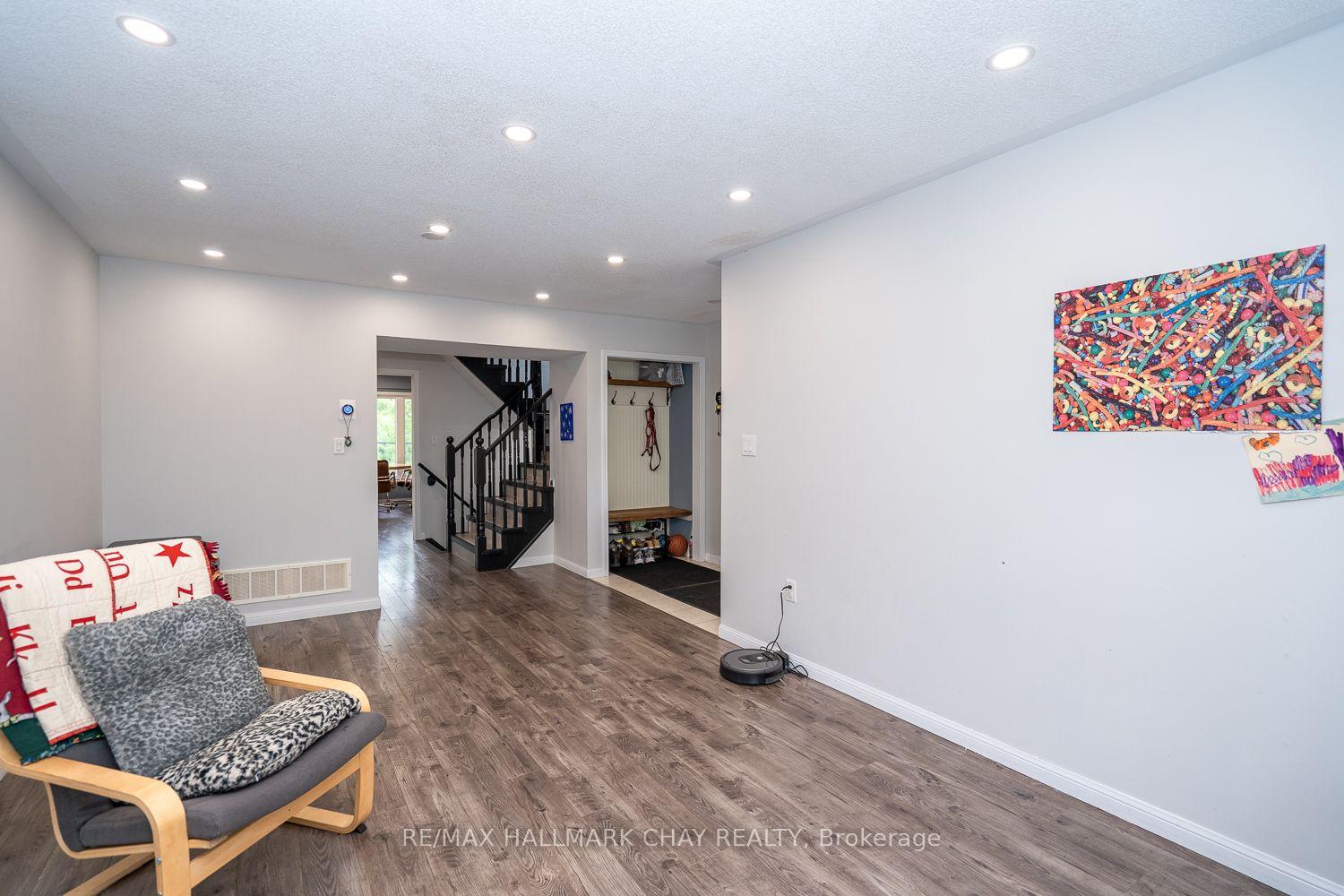 Photo 9 of 38 Steele Street, New Tecumseth, Alliston — HOMEH