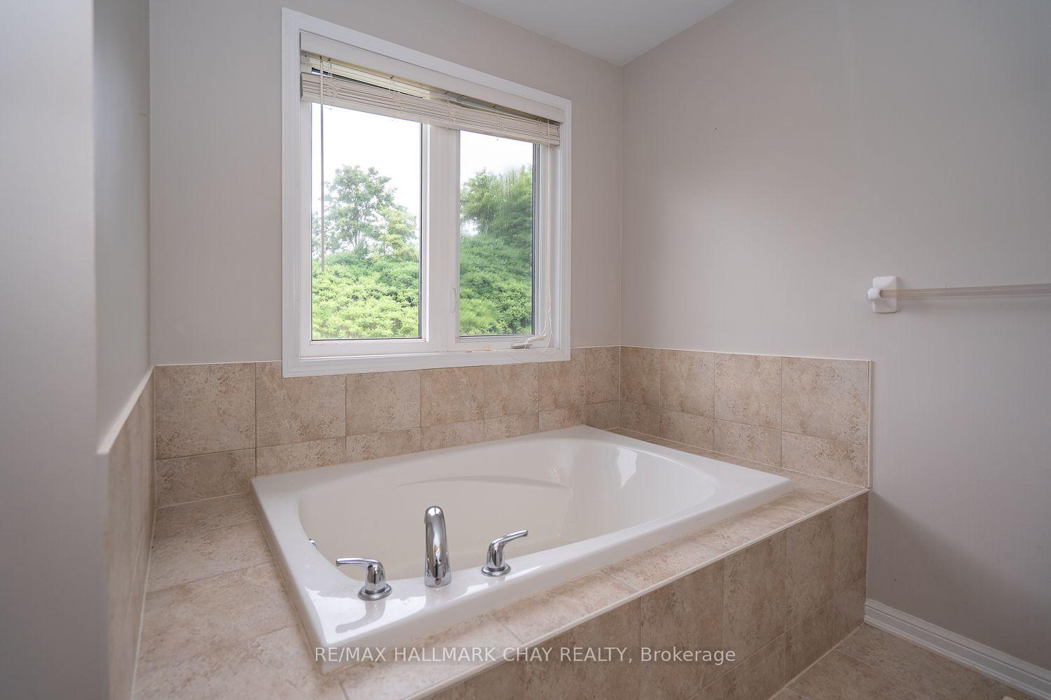 Photo 29 of 38 Steele Street, New Tecumseth, Alliston — HOMEH