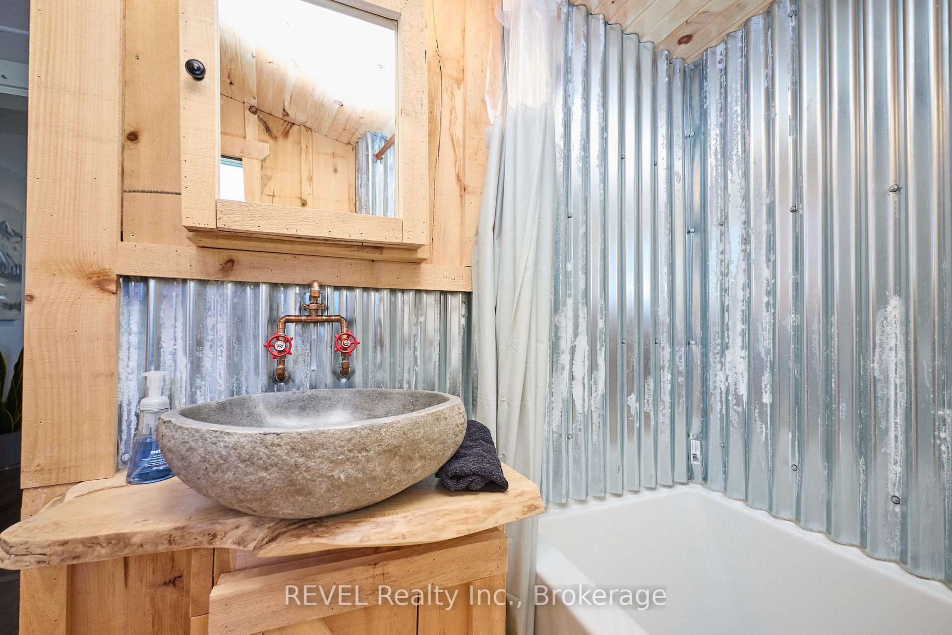 Photo 26 of 9197 Sodom Road, Niagara Falls, Lyons Creek — HOMEH
