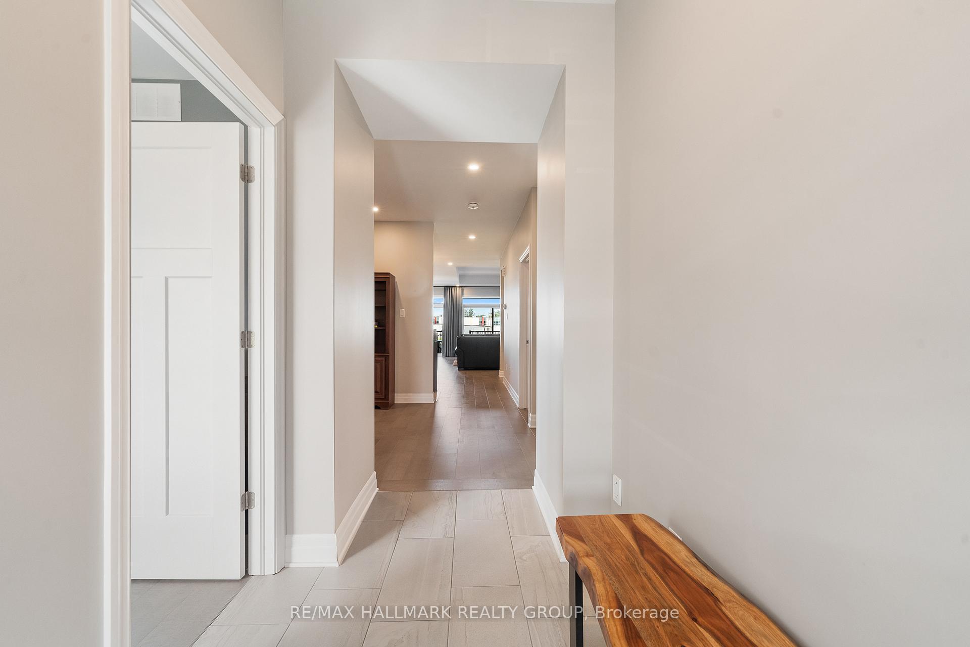 Photo 4 of 614 Gendarme Circle, Ottawa, Mer Bleue/Bradley Estates/Anderson Park — HOMEH