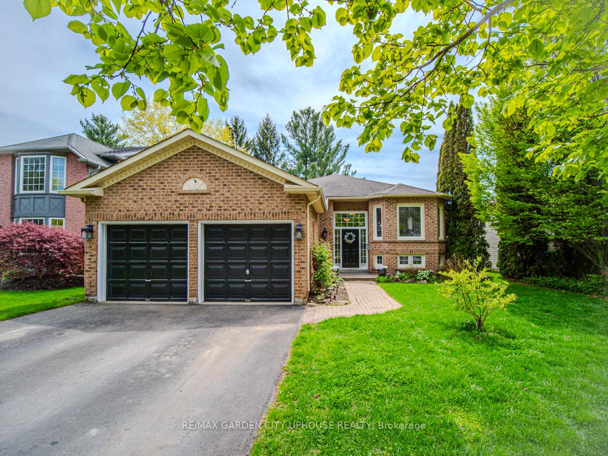 Photo 1 of 20 Woodside Square, Pelham, Fonthill — HOMEH