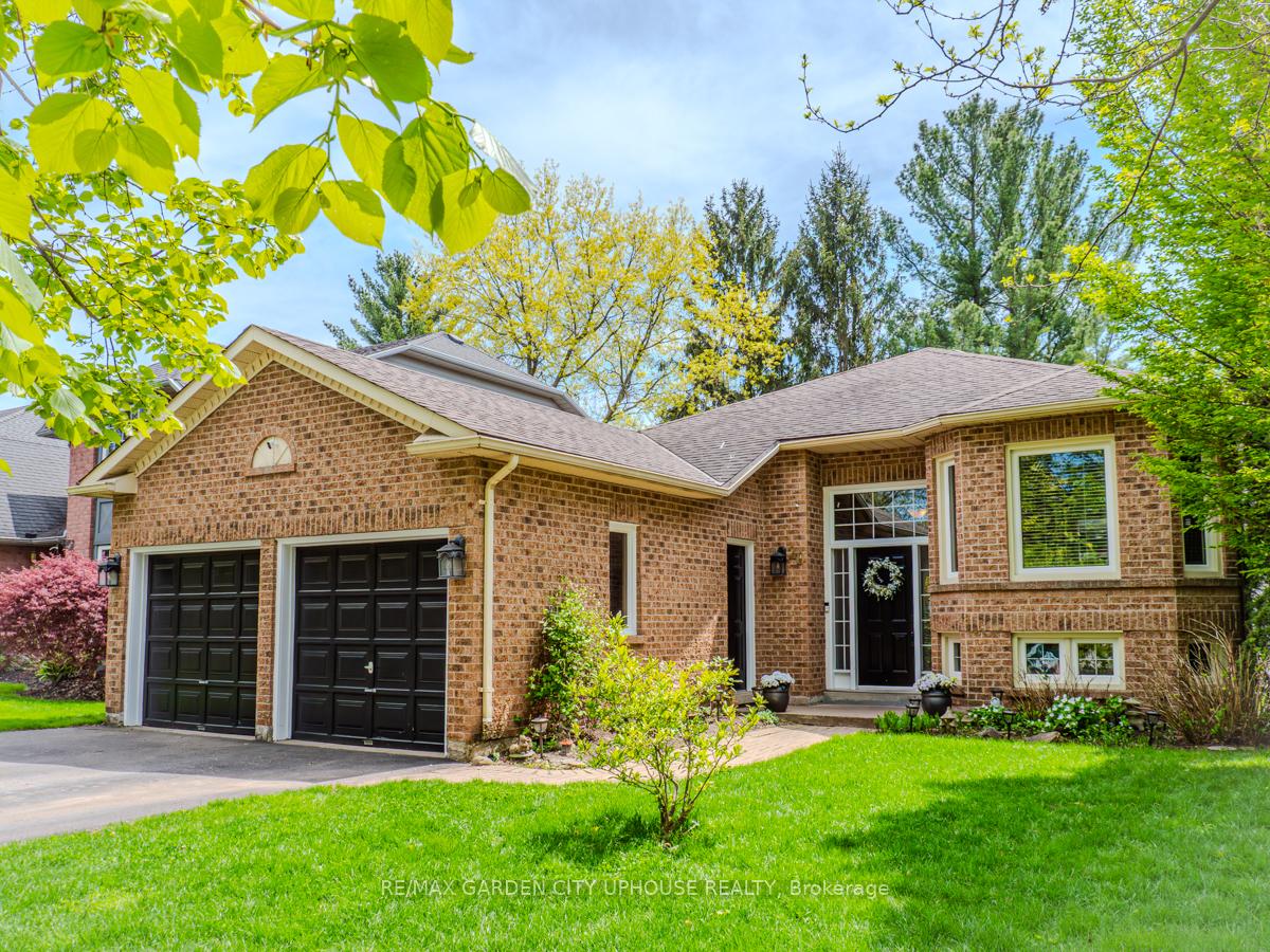 Photo 2 of 20 Woodside Square, Pelham, Fonthill — HOMEH