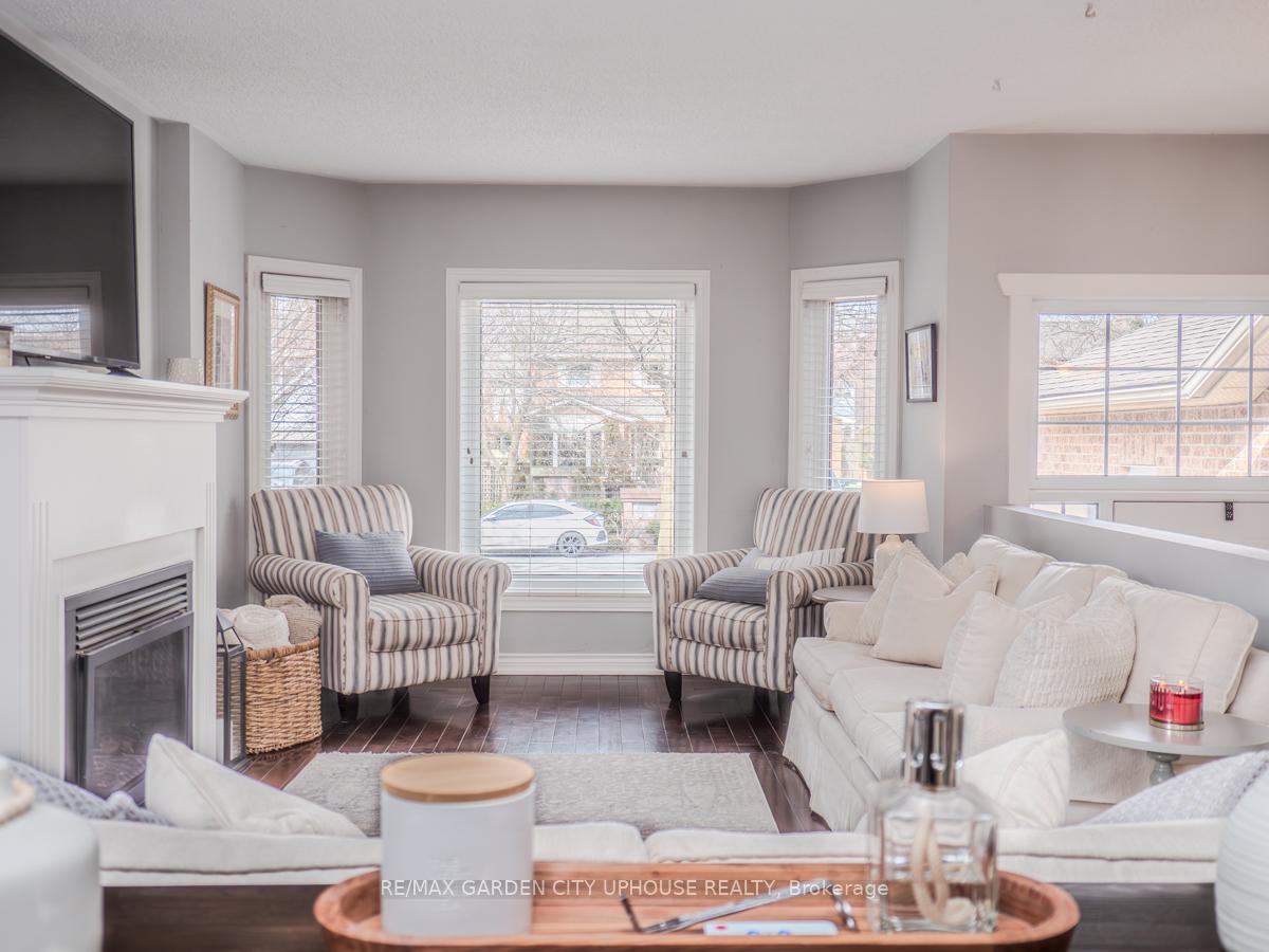 Photo 4 of 20 Woodside Square, Pelham, Fonthill — HOMEH