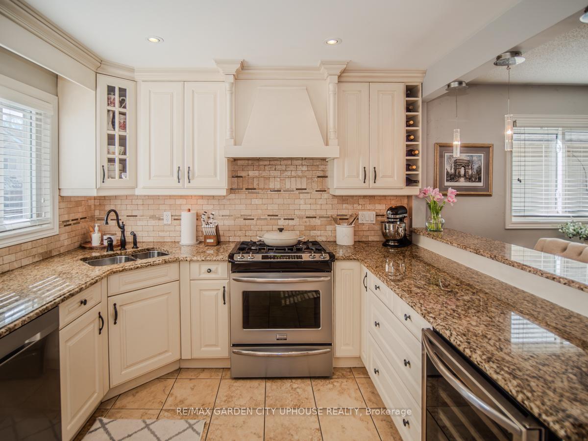 Photo 7 of 20 Woodside Square, Pelham, Fonthill — HOMEH