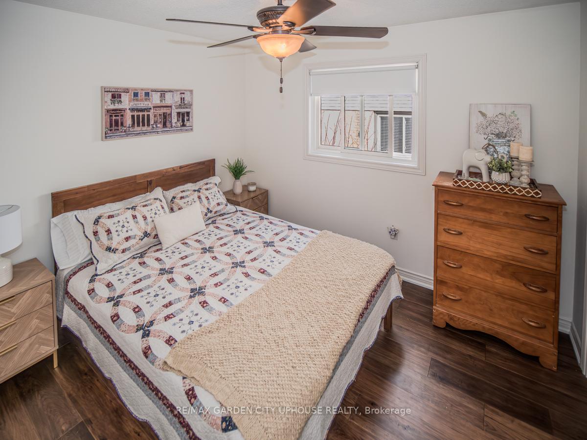 Photo 11 of 20 Woodside Square, Pelham, Fonthill — HOMEH