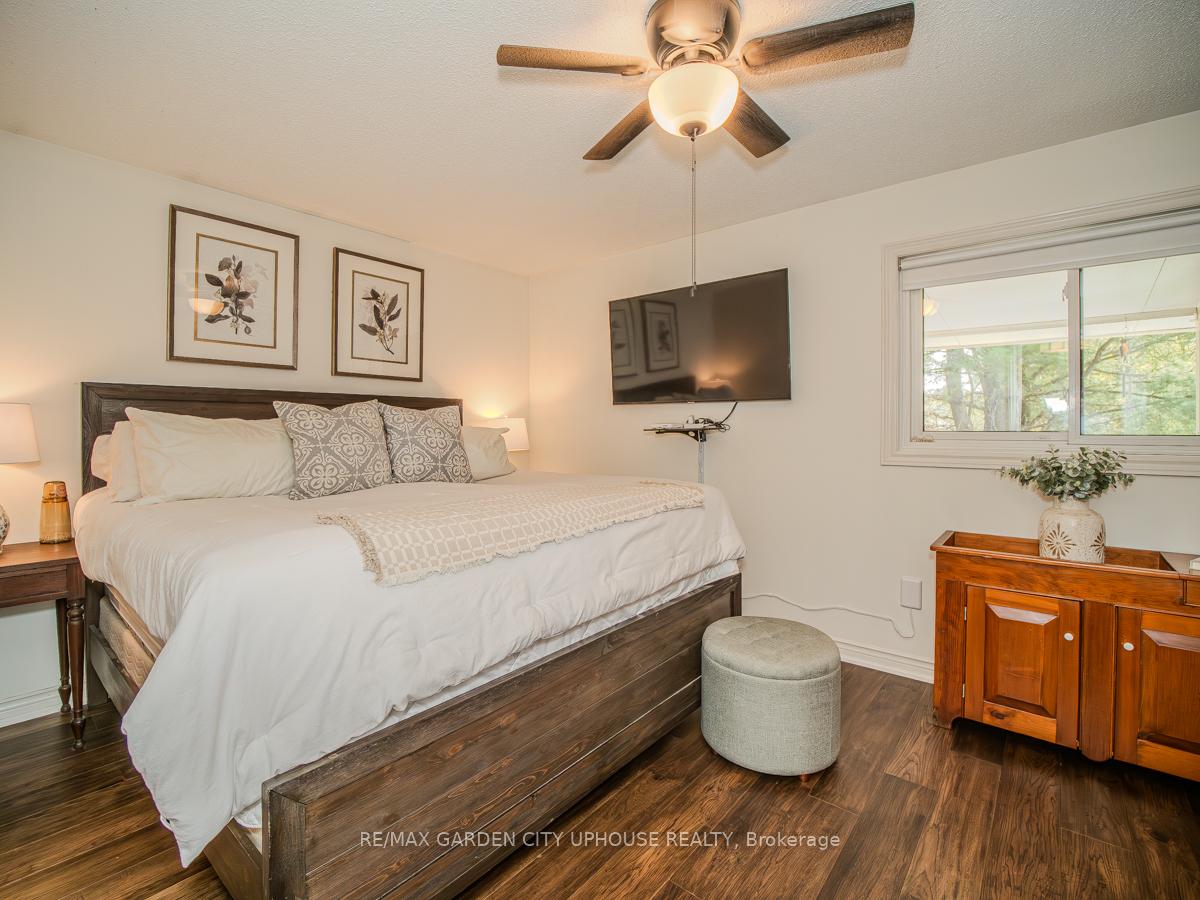 Photo 12 of 20 Woodside Square, Pelham, Fonthill — HOMEH