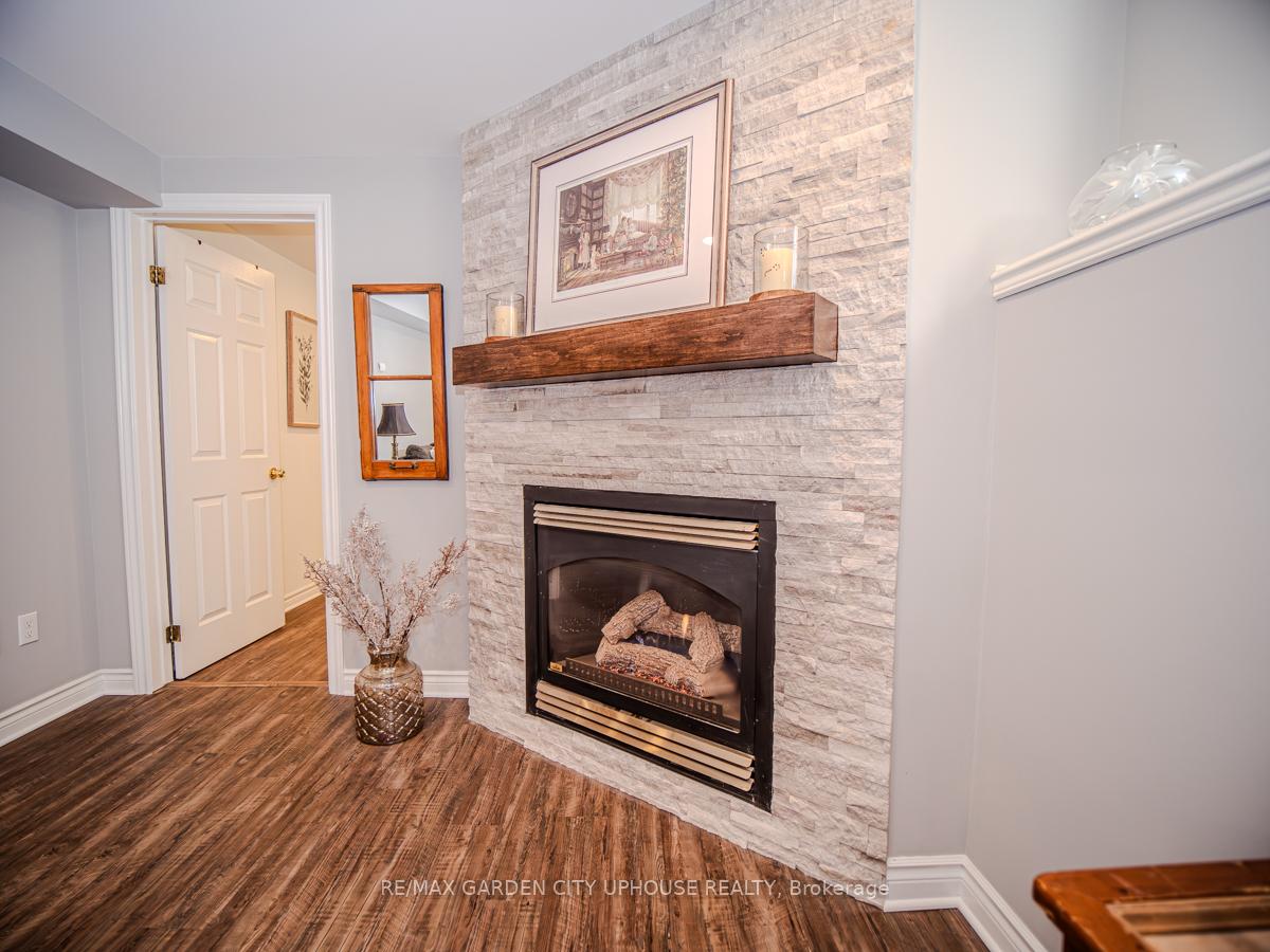 Photo 16 of 20 Woodside Square, Pelham, Fonthill — HOMEH