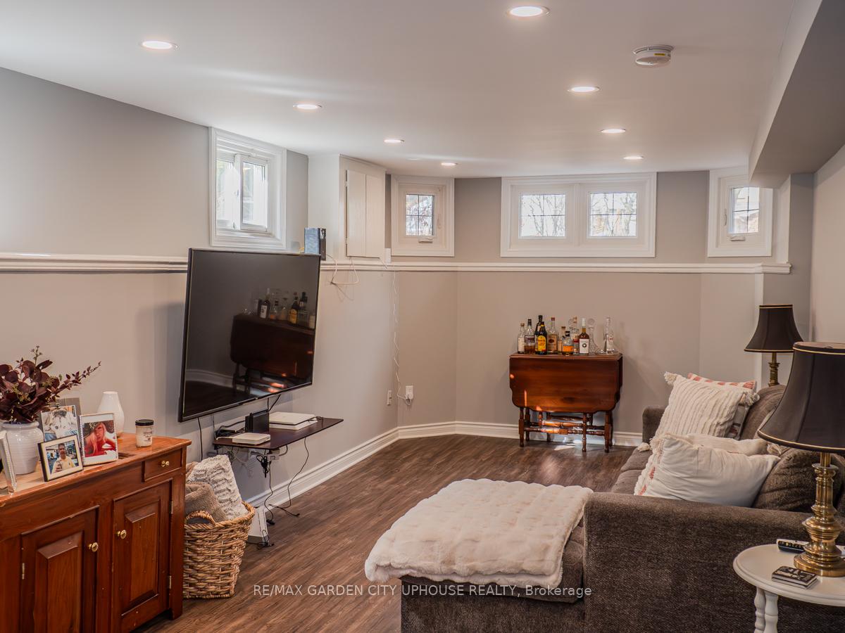 Photo 17 of 20 Woodside Square, Pelham, Fonthill — HOMEH
