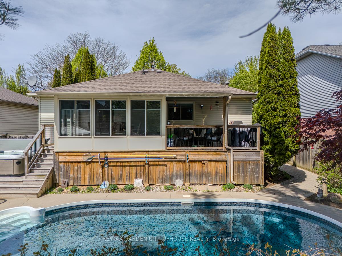 Photo 21 of 20 Woodside Square, Pelham, Fonthill — HOMEH