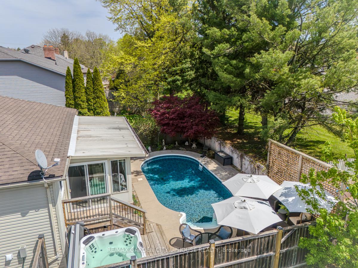 Photo 22 of 20 Woodside Square, Pelham, Fonthill — HOMEH
