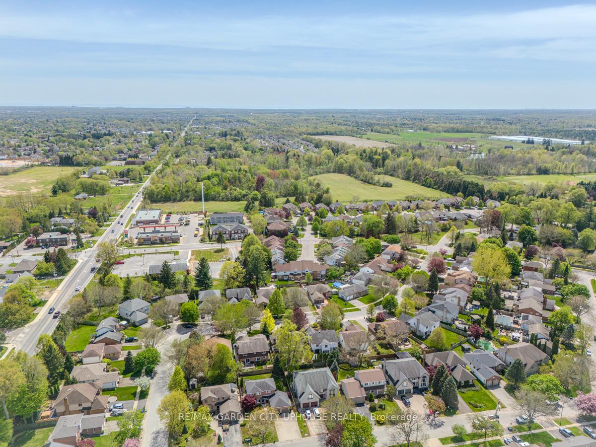 Photo 24 of 20 Woodside Square, Pelham, Fonthill — HOMEH