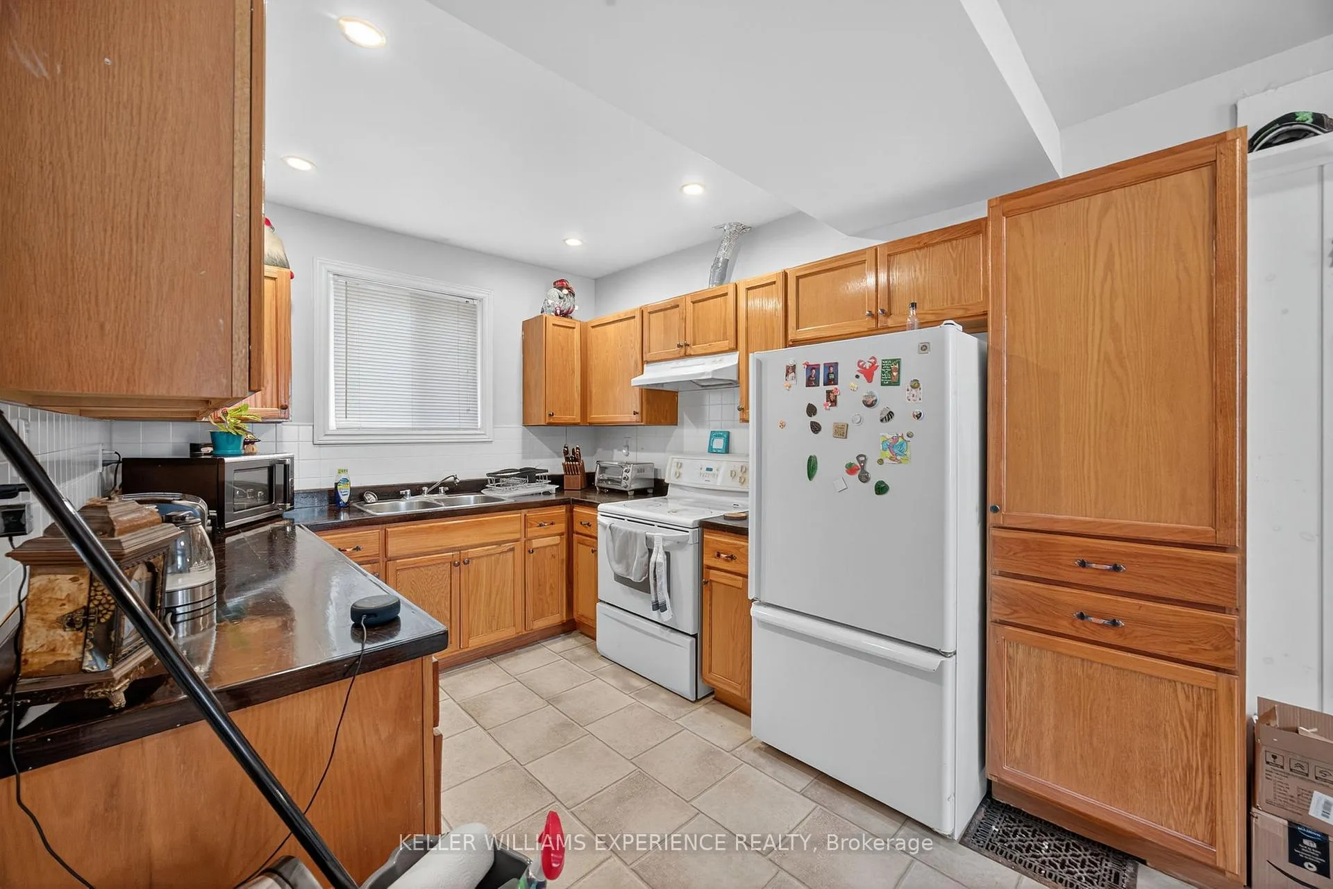 Photo 5 of 129 Dunlop Street, Orillia — HOMEH
