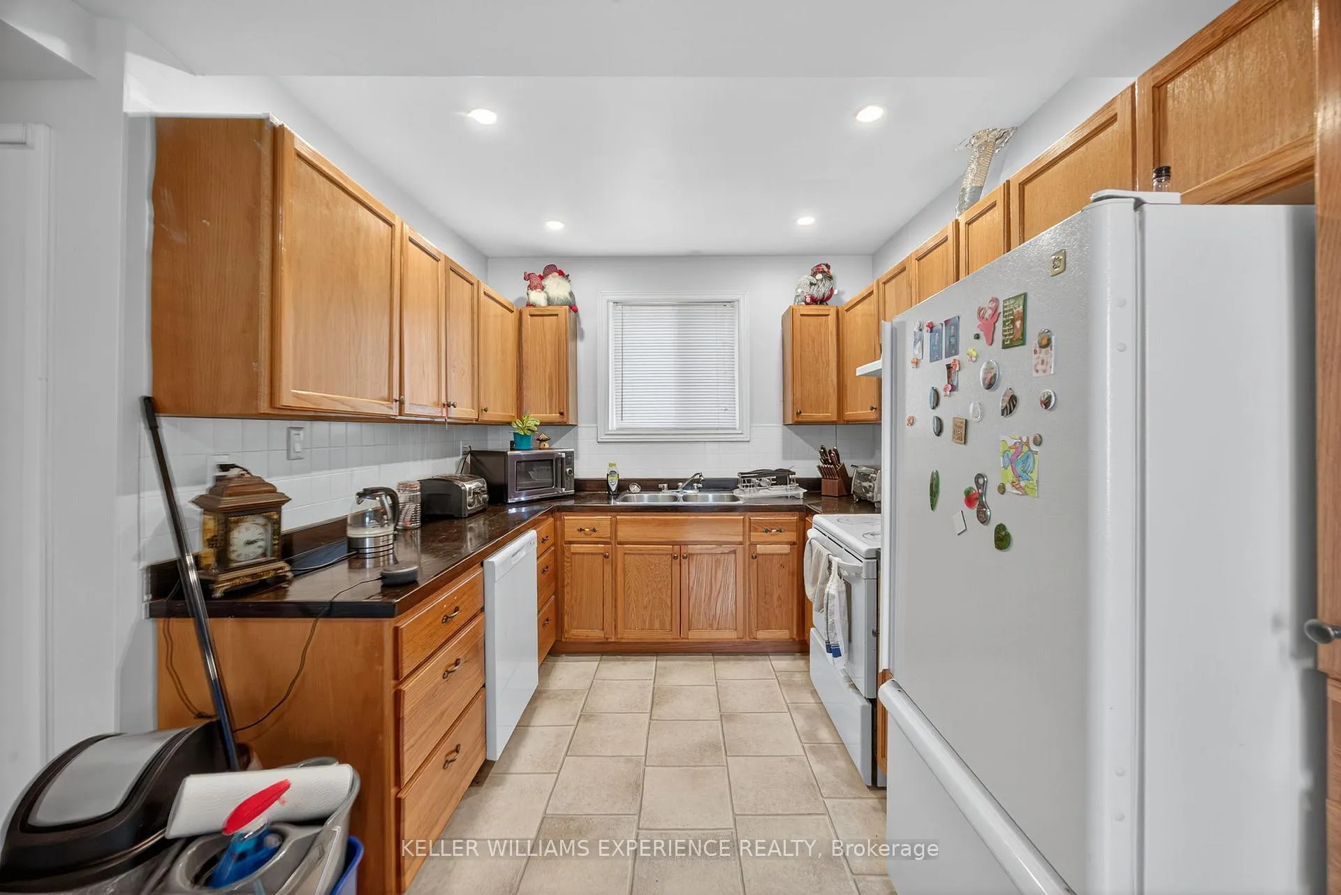 Photo 6 of 129 Dunlop Street, Orillia — HOMEH