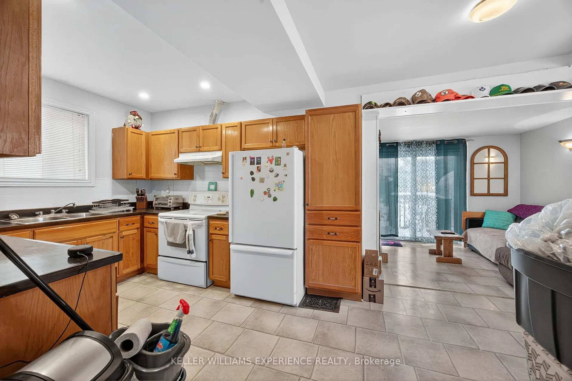 Photo 10 of 129 Dunlop Street, Orillia — HOMEH