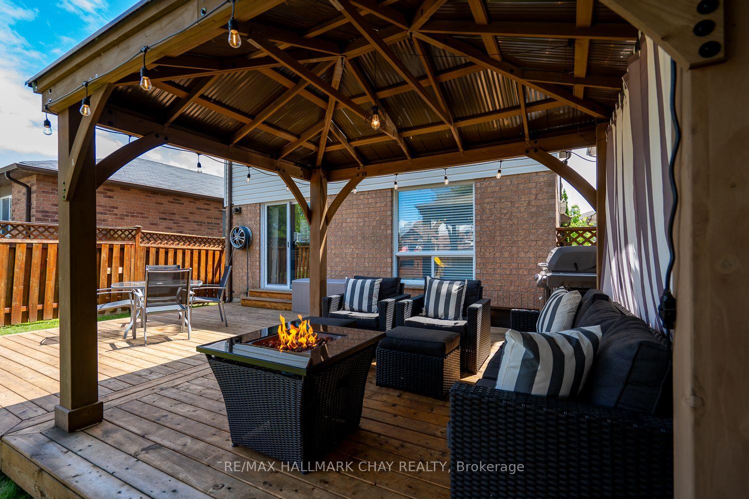 Photo 2 of 24 Kate Aitken Crescent, New Tecumseth, Beeton — HOMEH