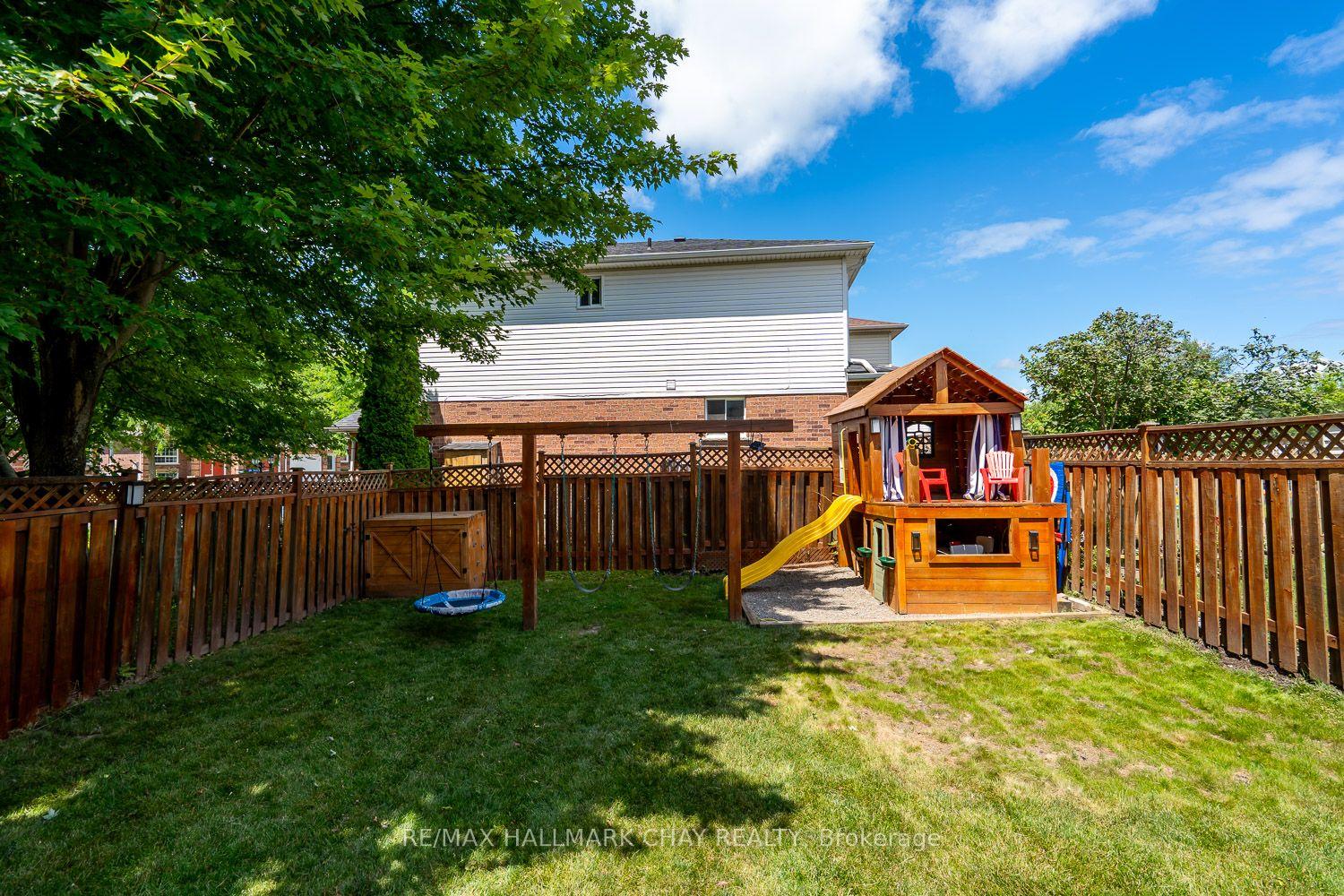 Photo 3 of 24 Kate Aitken Crescent, New Tecumseth, Beeton — HOMEH