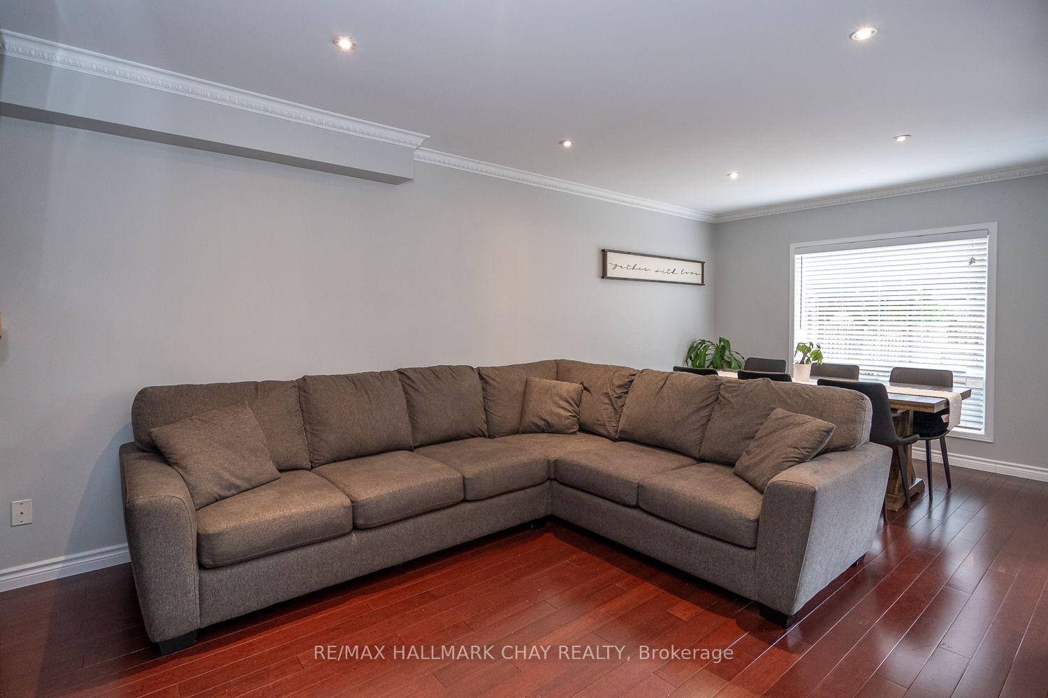 Photo 7 of 24 Kate Aitken Crescent, New Tecumseth, Beeton — HOMEH