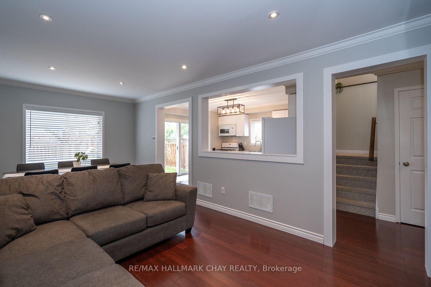 Photo 8 of 24 Kate Aitken Crescent, New Tecumseth, Beeton — HOMEH