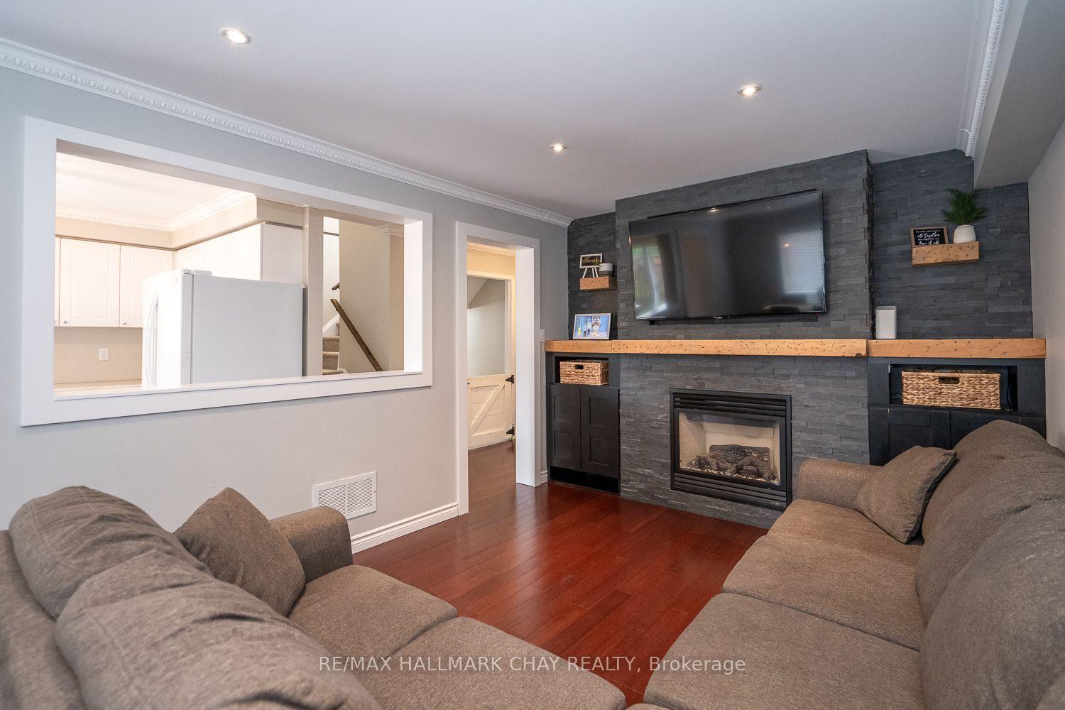 Photo 10 of 24 Kate Aitken Crescent, New Tecumseth, Beeton — HOMEH