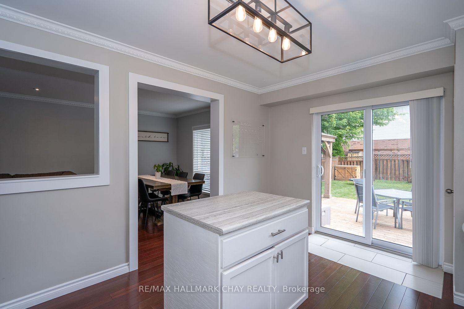 Photo 17 of 24 Kate Aitken Crescent, New Tecumseth, Beeton — HOMEH