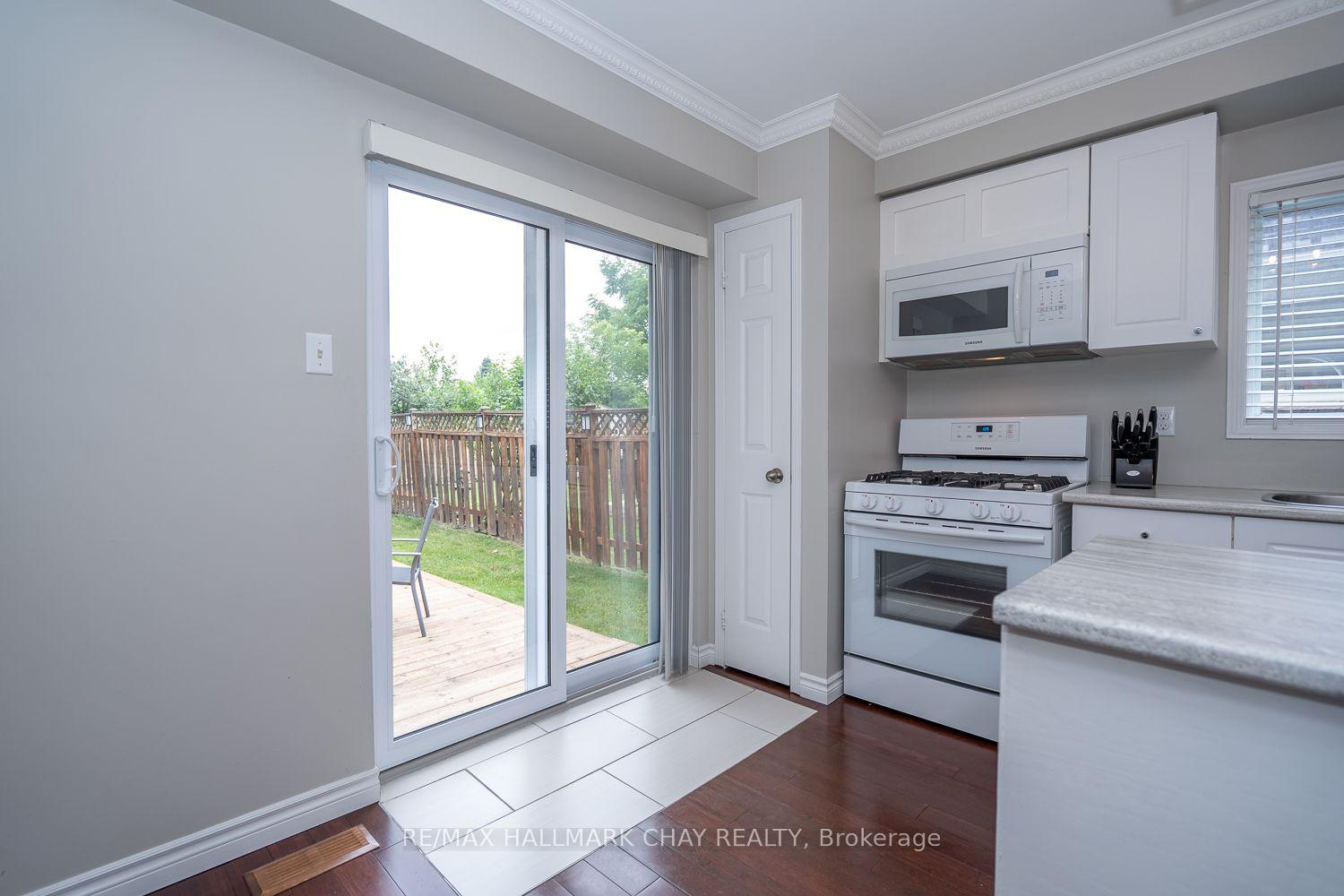 Photo 18 of 24 Kate Aitken Crescent, New Tecumseth, Beeton — HOMEH