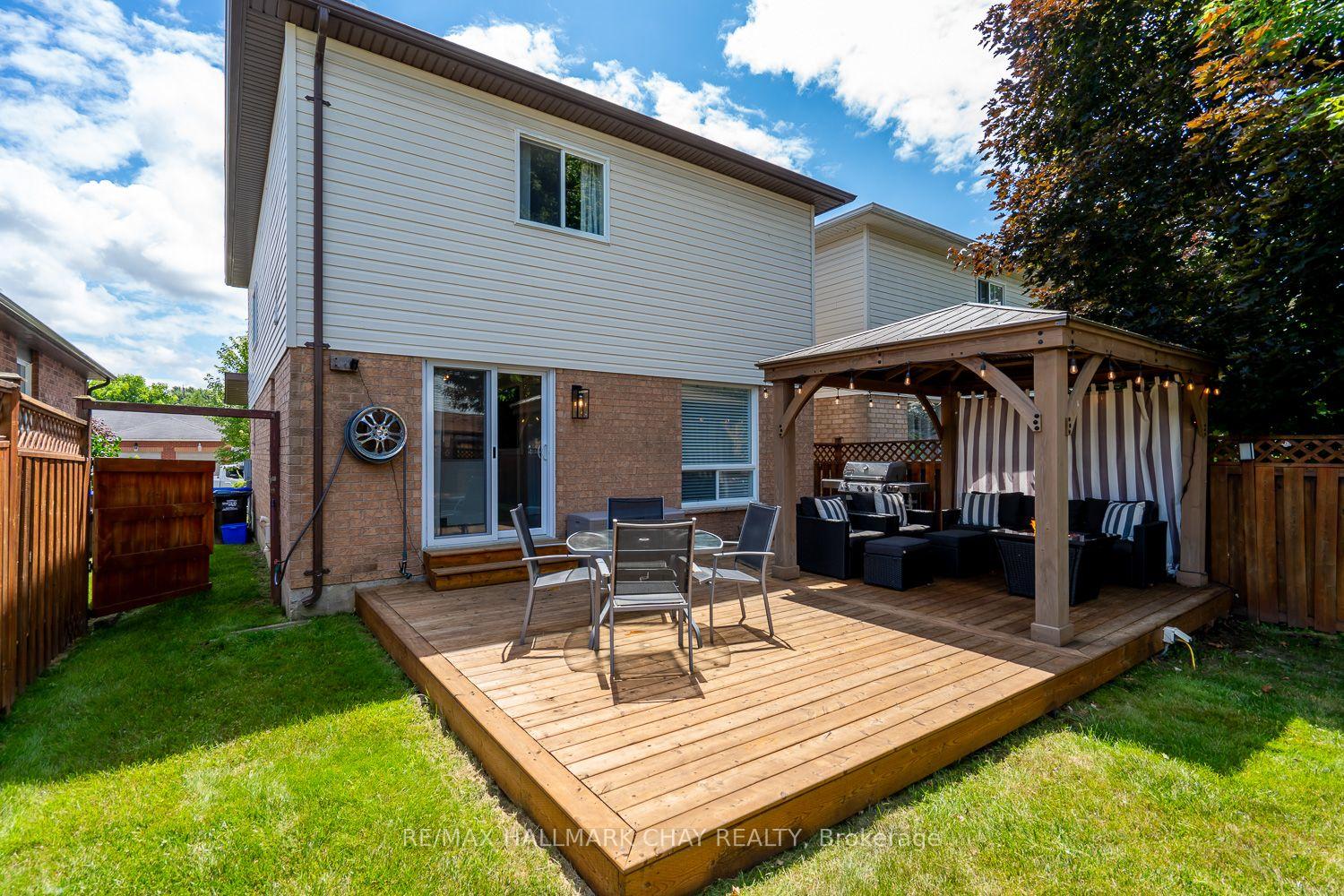 Photo 21 of 24 Kate Aitken Crescent, New Tecumseth, Beeton — HOMEH