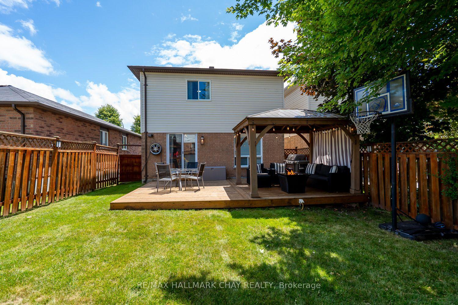 Photo 22 of 24 Kate Aitken Crescent, New Tecumseth, Beeton — HOMEH