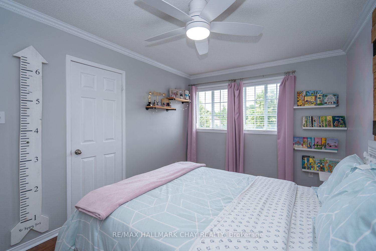 Photo 35 of 24 Kate Aitken Crescent, New Tecumseth, Beeton — HOMEH