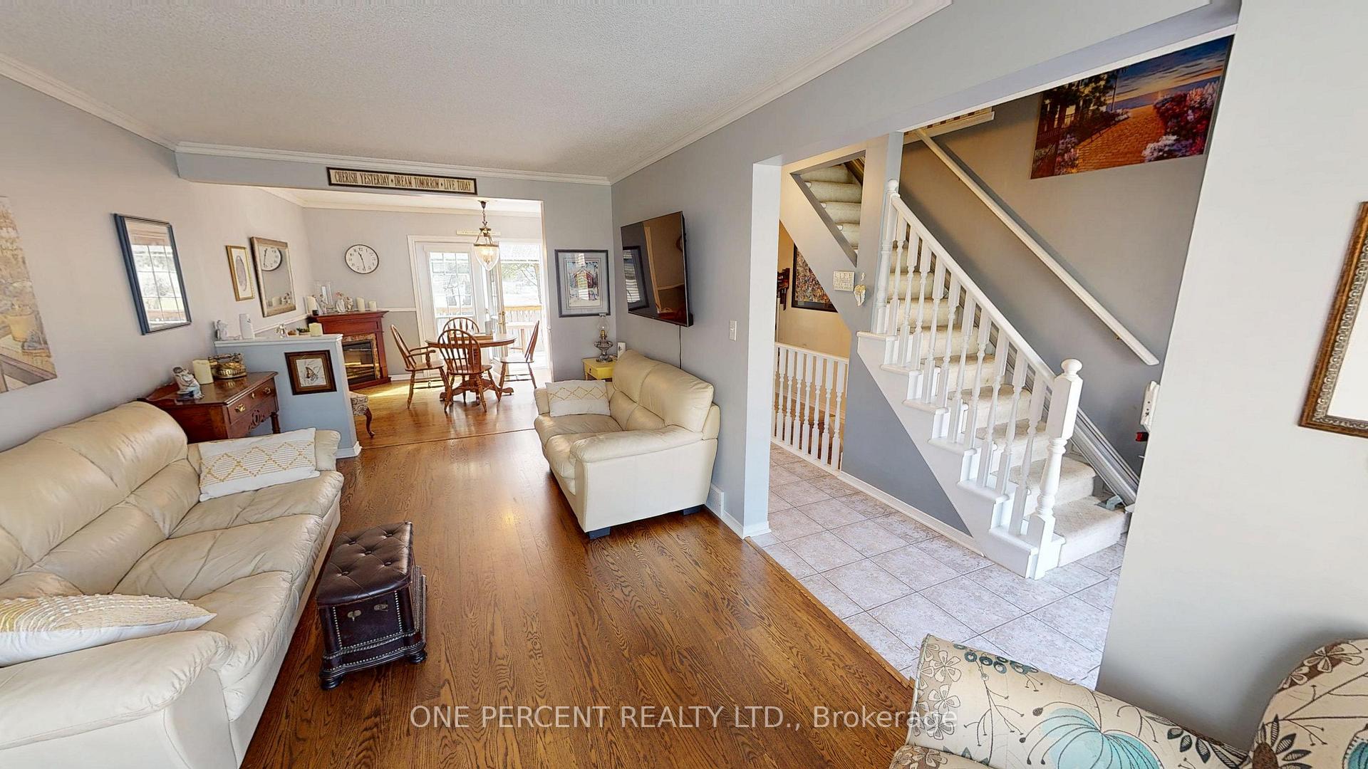 Photo 2 of 9 Hunters Court, Pelham, Fonthill — HOMEH