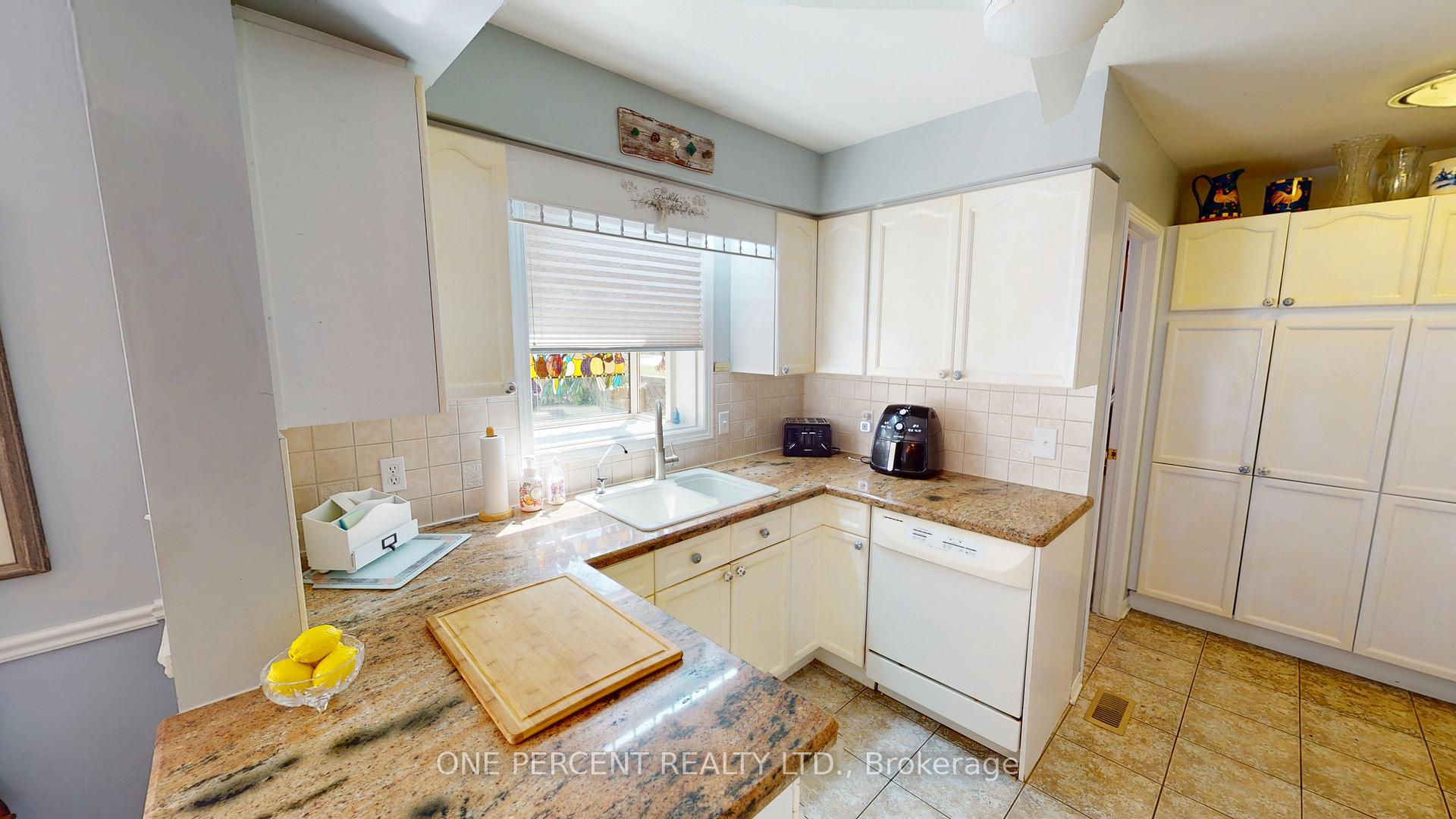 Photo 10 of 9 Hunters Court, Pelham, Fonthill — HOMEH