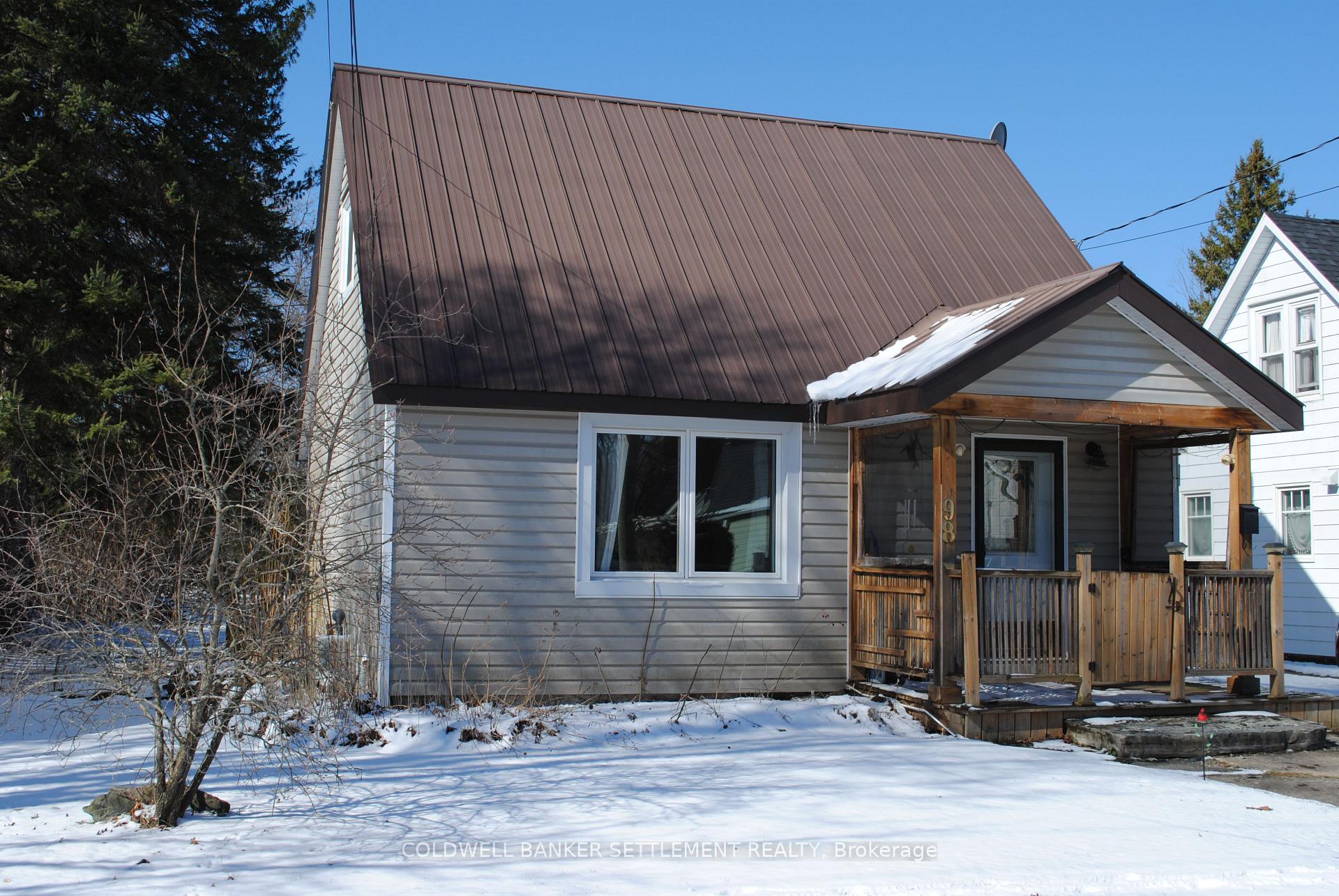 Photo 2 of 98 Sherbrooke Street E, Perth — HOMEH