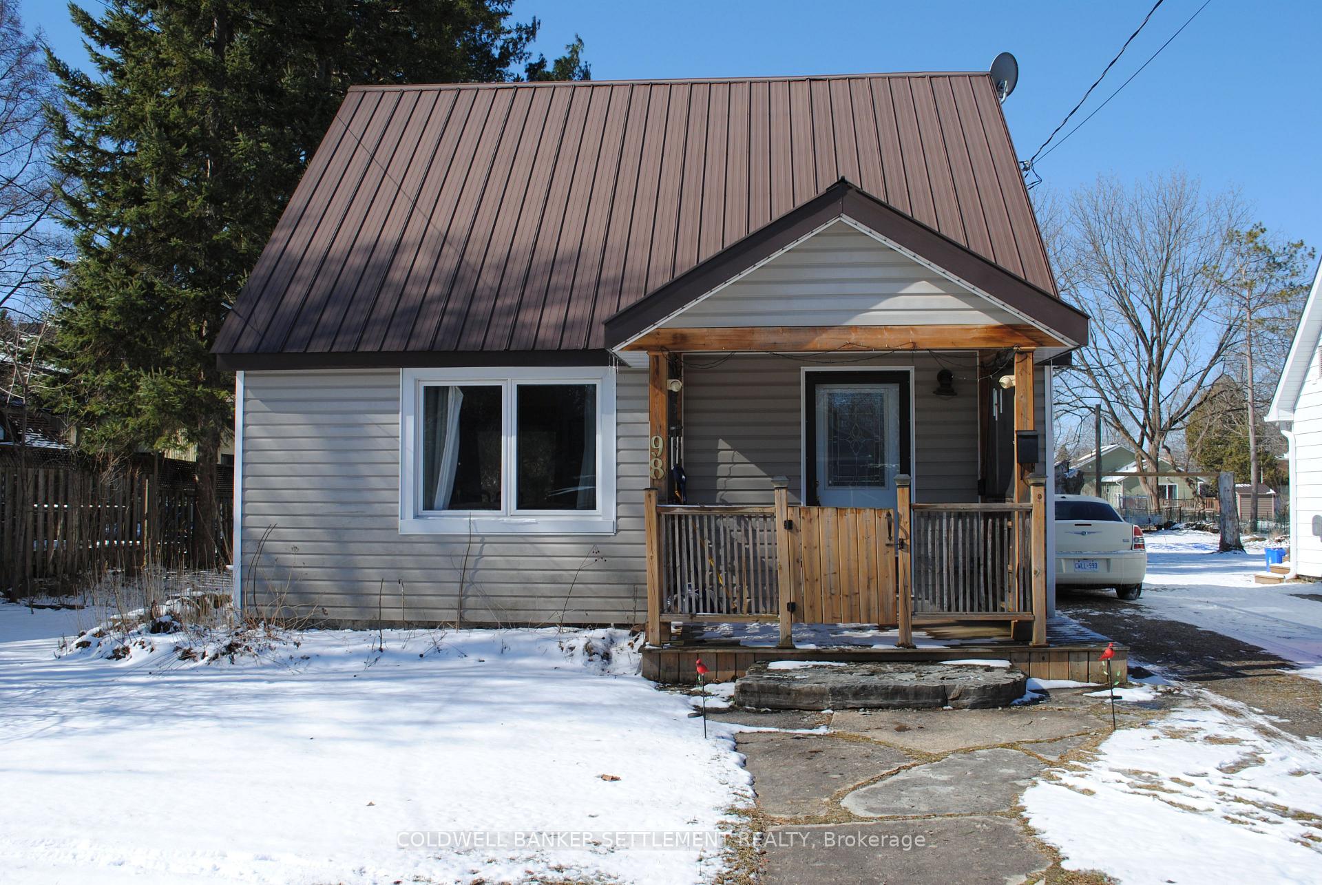 Photo 3 of 98 Sherbrooke Street E, Perth — HOMEH