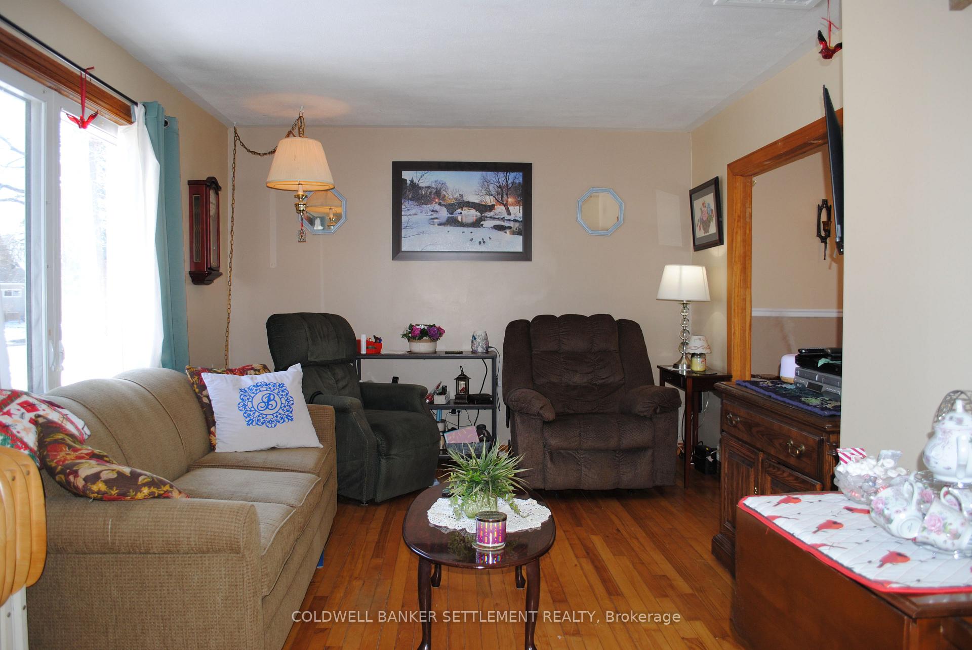 Photo 7 of 98 Sherbrooke Street E, Perth — HOMEH