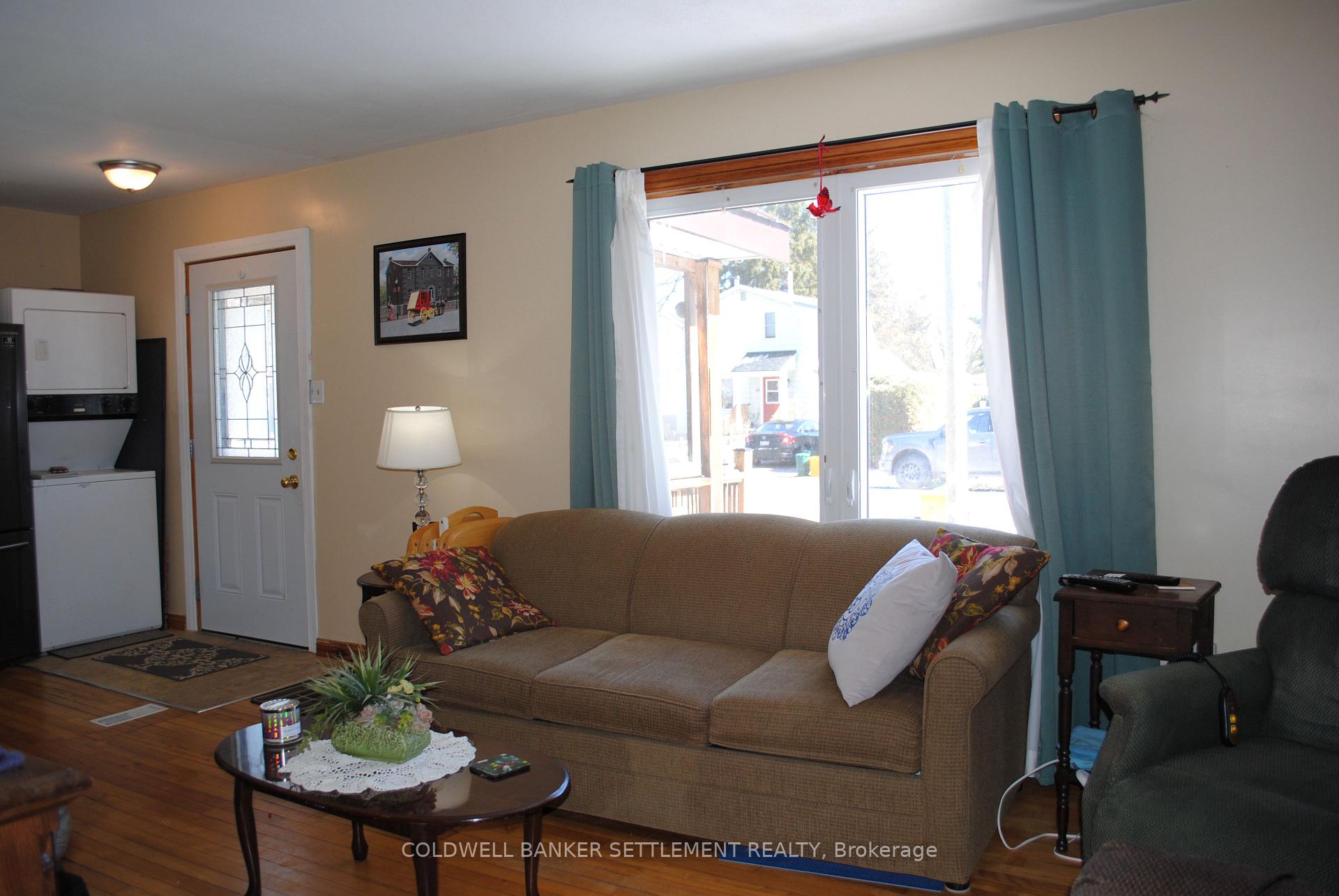 Photo 8 of 98 Sherbrooke Street E, Perth — HOMEH