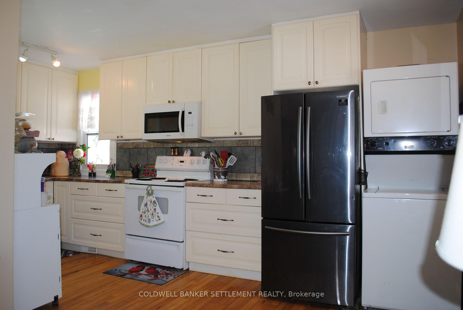Photo 10 of 98 Sherbrooke Street E, Perth — HOMEH
