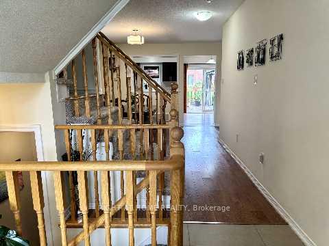 Photo 5 of 7650 Butternut Boulevard, Niagara Falls, Brown — HOMEH