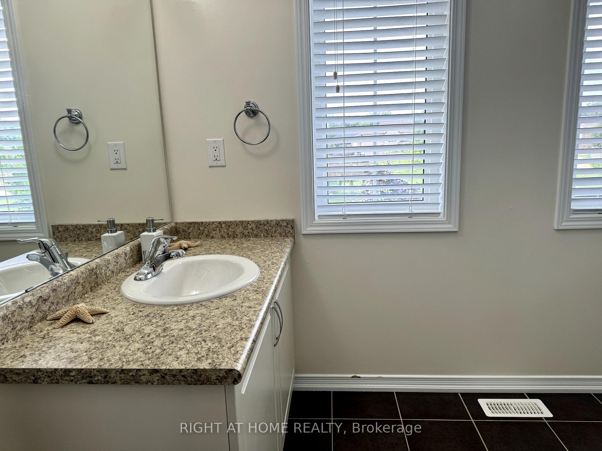 Photo 16 of 7650 Butternut Boulevard, Niagara Falls, Brown — HOMEH