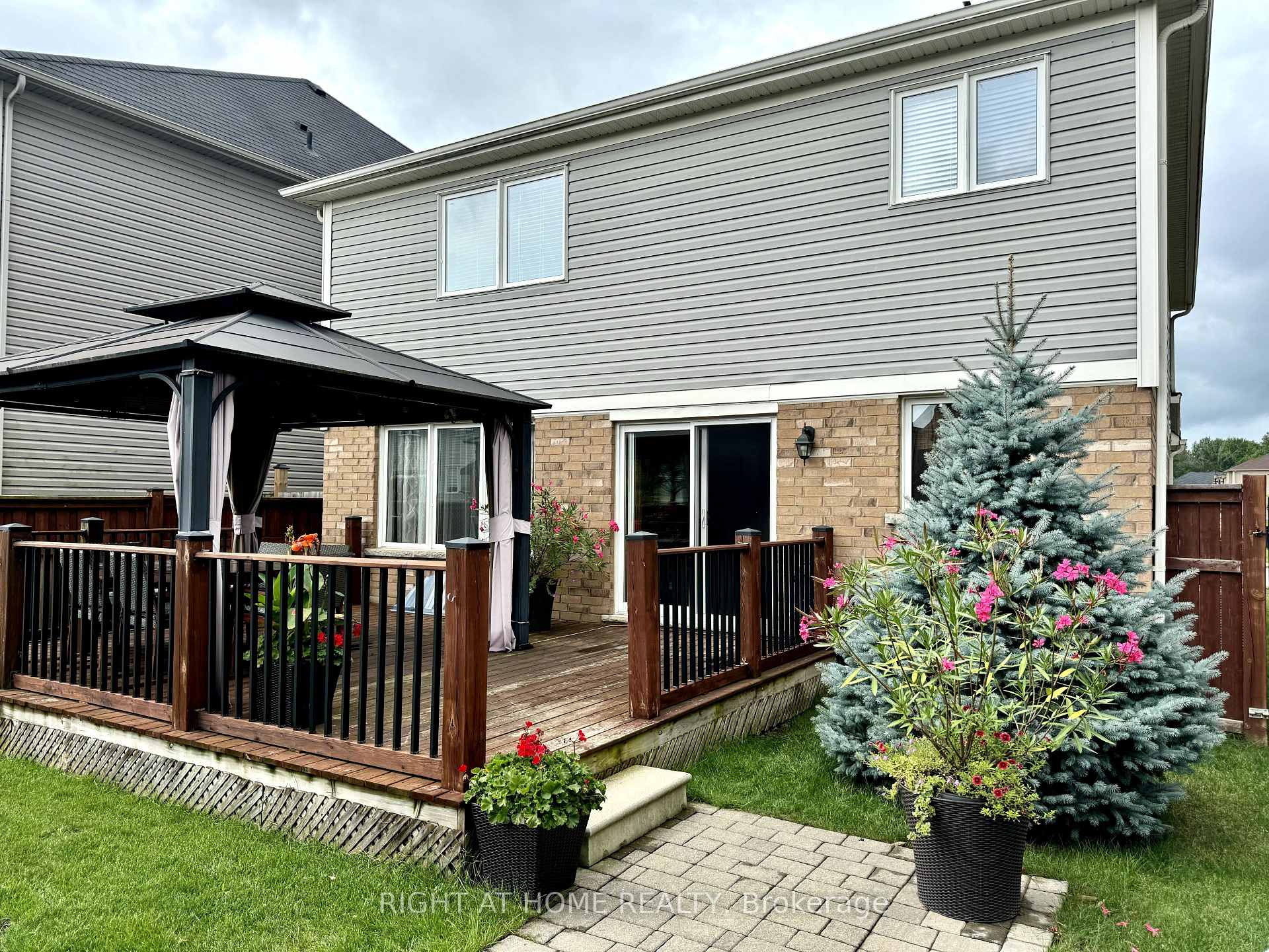 Photo 29 of 7650 Butternut Boulevard, Niagara Falls, Brown — HOMEH